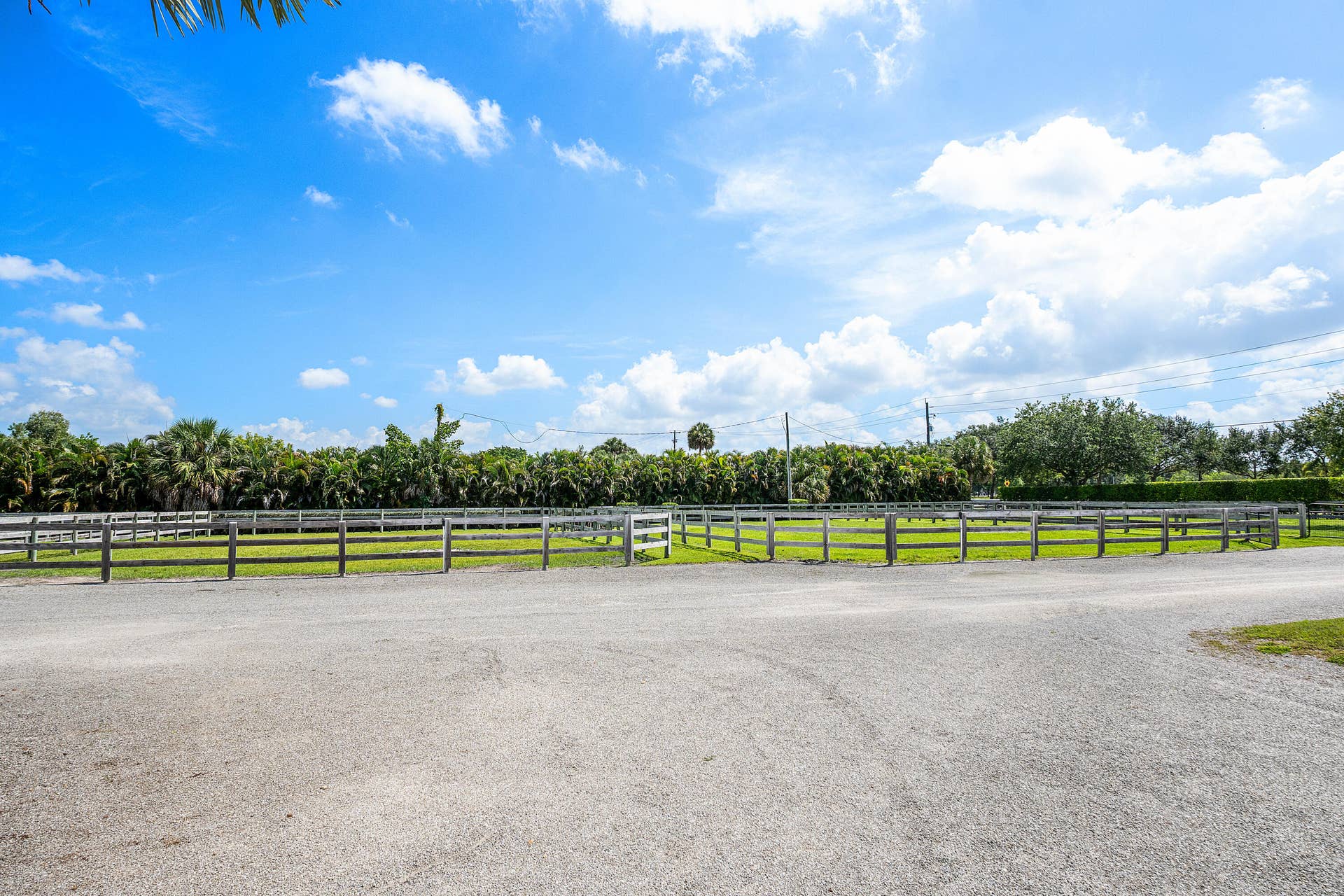 4101 120th Avenue S, Wellington, FL 33449 8 expansive paddocks