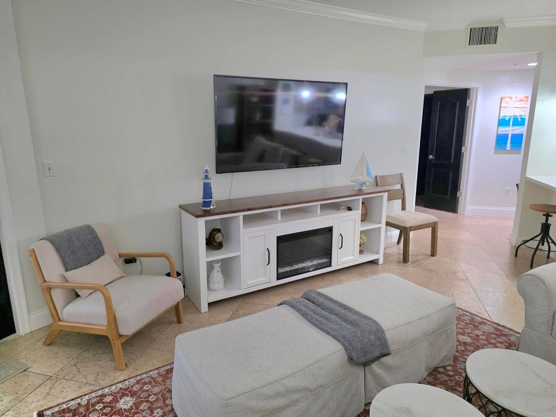 300 Uno Lago Drive, #303, Juno Beach, FL 33408 Living Space