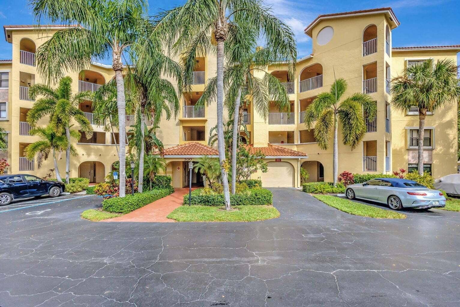 300 Uno Lago Drive, #303, Juno Beach, FL 33408 Building Exterior