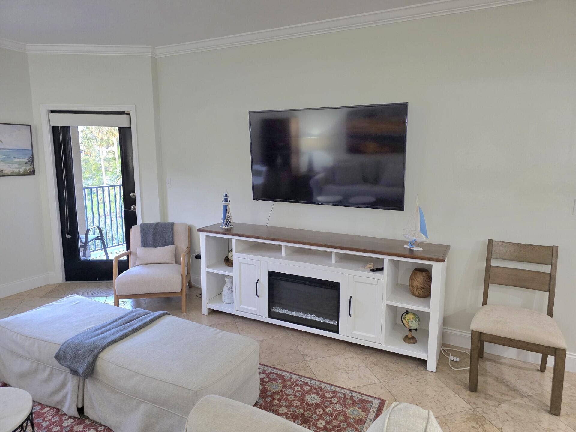 300 Uno Lago Drive, #303, Juno Beach, FL 33408 Living Space