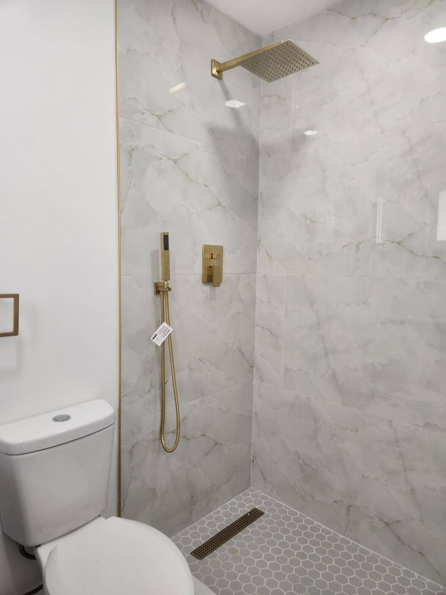 401 SE 1st Avenue, Pompano Beach, FL 33060 Gold fixtures throughout