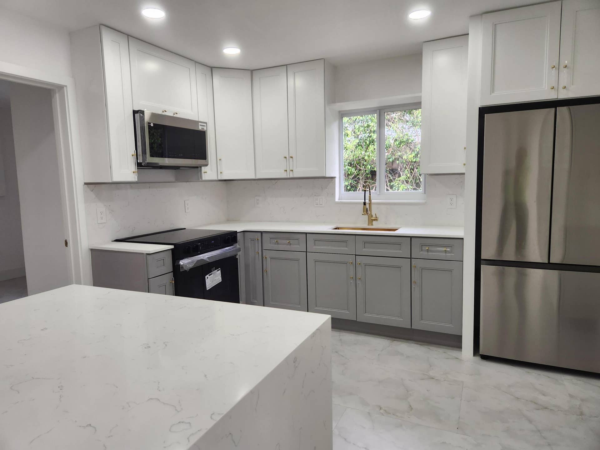 401 SE 1st Avenue, Pompano Beach, FL 33060 Never used,new appliances