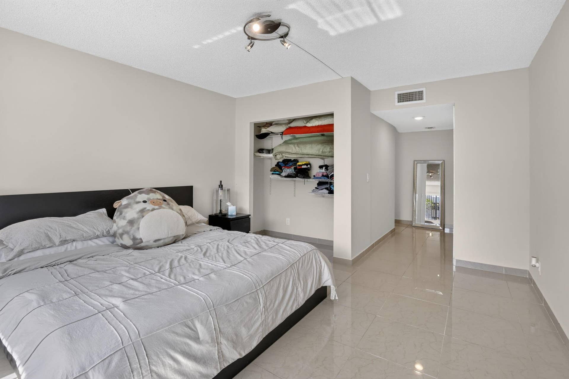 410 Lakeview Drive, #103, Weston, FL 33326 25-web-or-mls-_A7A5586