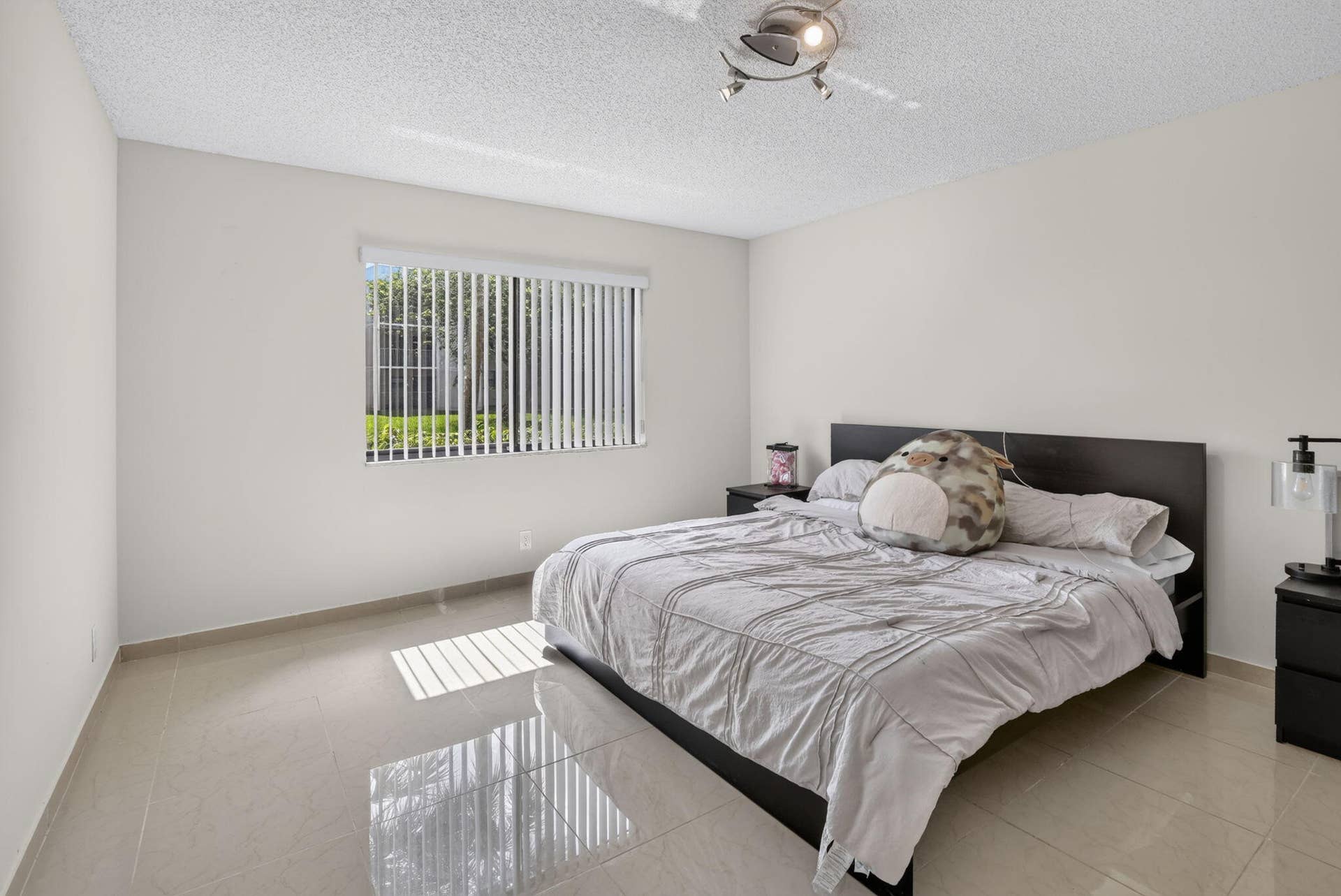 410 Lakeview Drive, #103, Weston, FL 33326 22-web-or-mls-_A7A5575