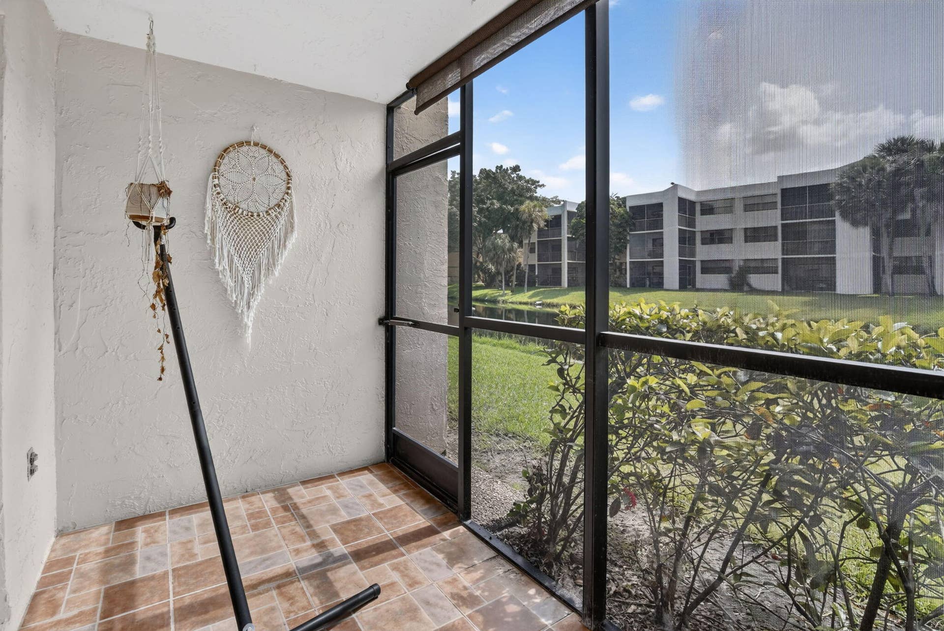 410 Lakeview Drive, #103, Weston, FL 33326 35-web-or-mls-_A7A5516