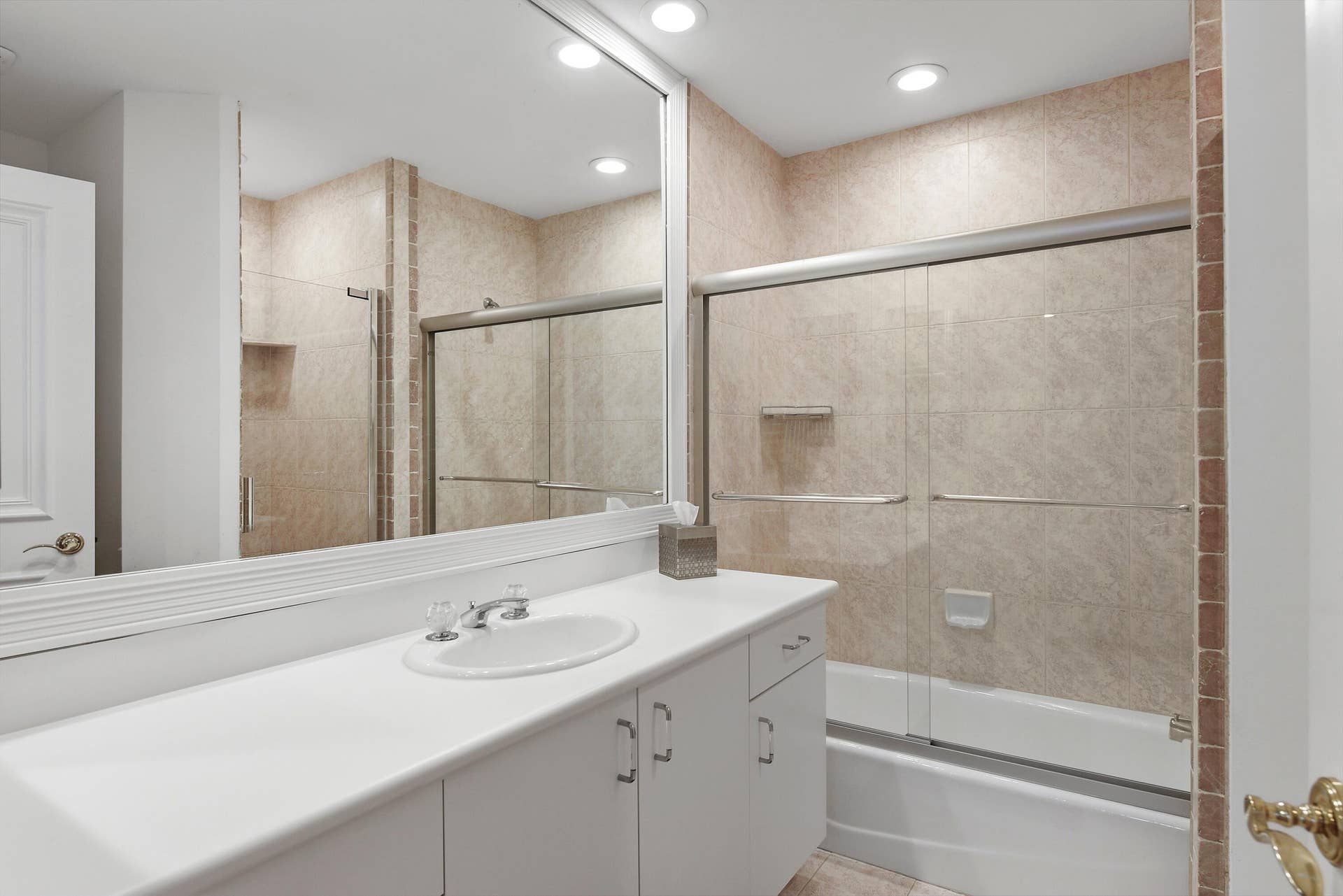 6949 Lake Estates Court, Boca Raton, FL 33496 bathroom