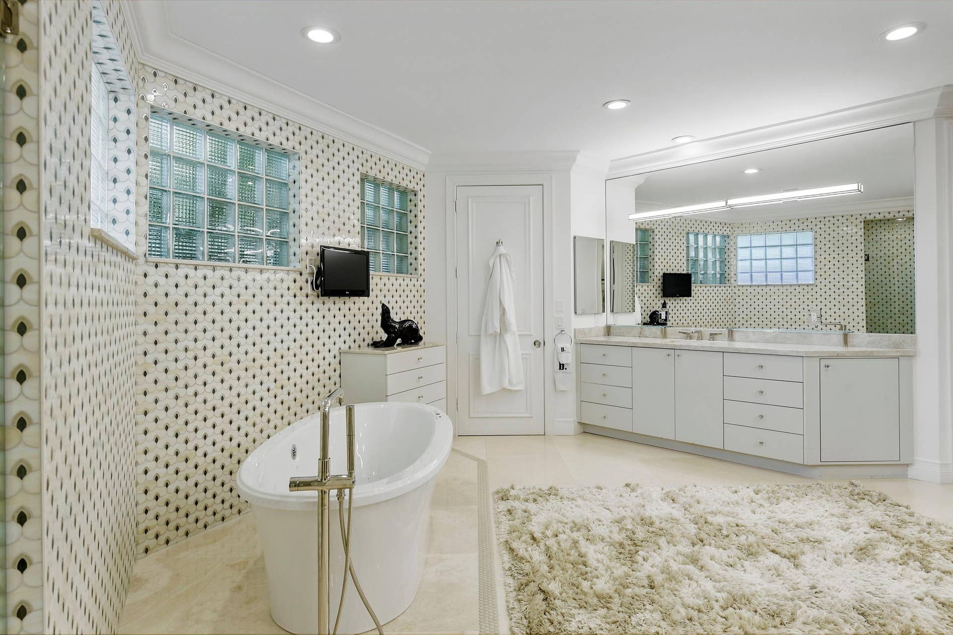 6949 Lake Estates Court, Boca Raton, FL 33496 primary bath