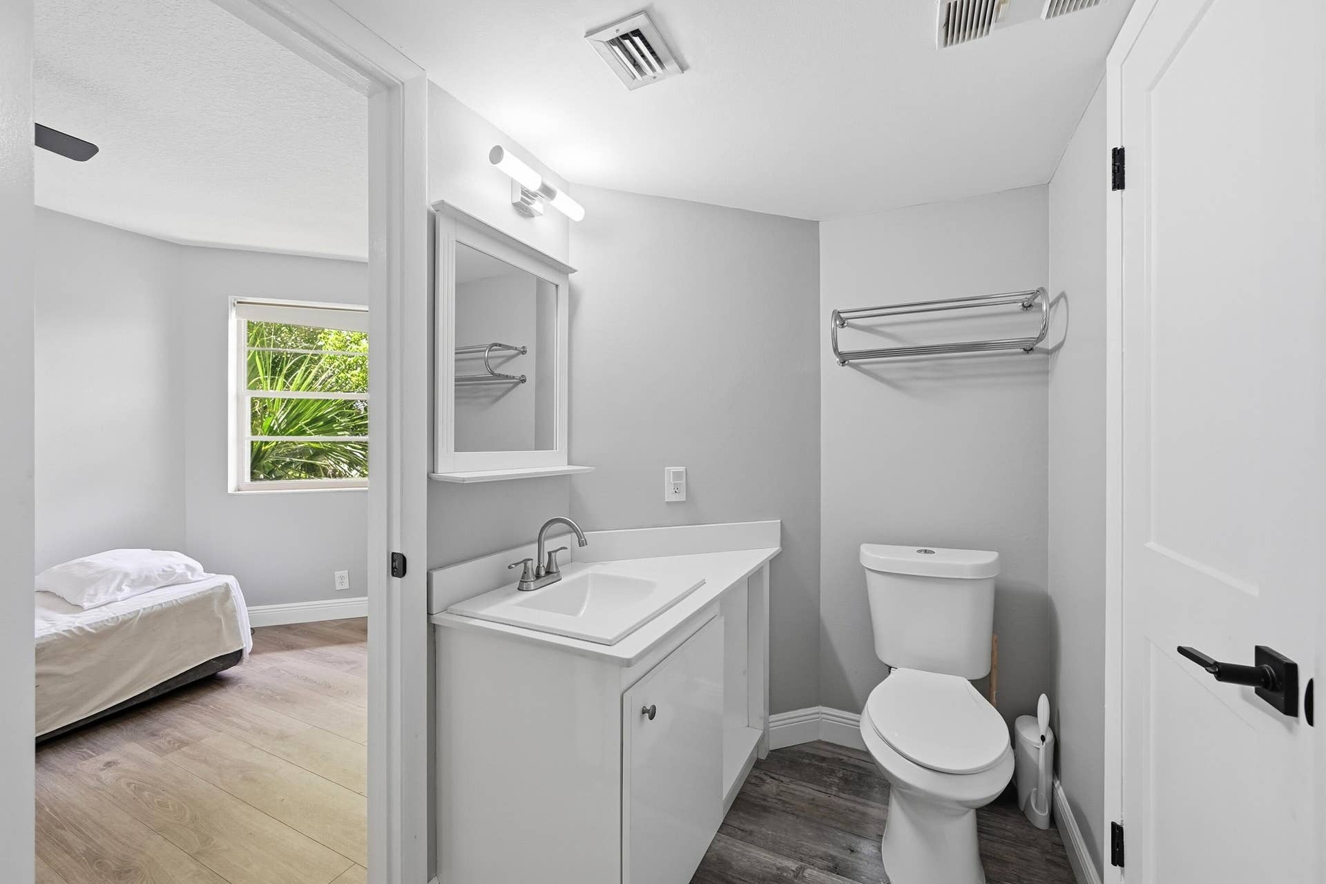 10401 W Broward Boulevard, #401, Plantation, Plantation, FL 33324 28_bathroom