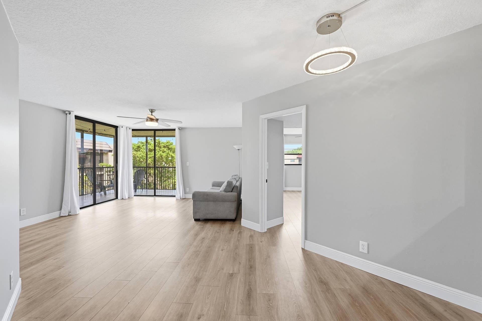 10401 W Broward Boulevard, #401, Plantation, Plantation, FL 33324 06_dining area