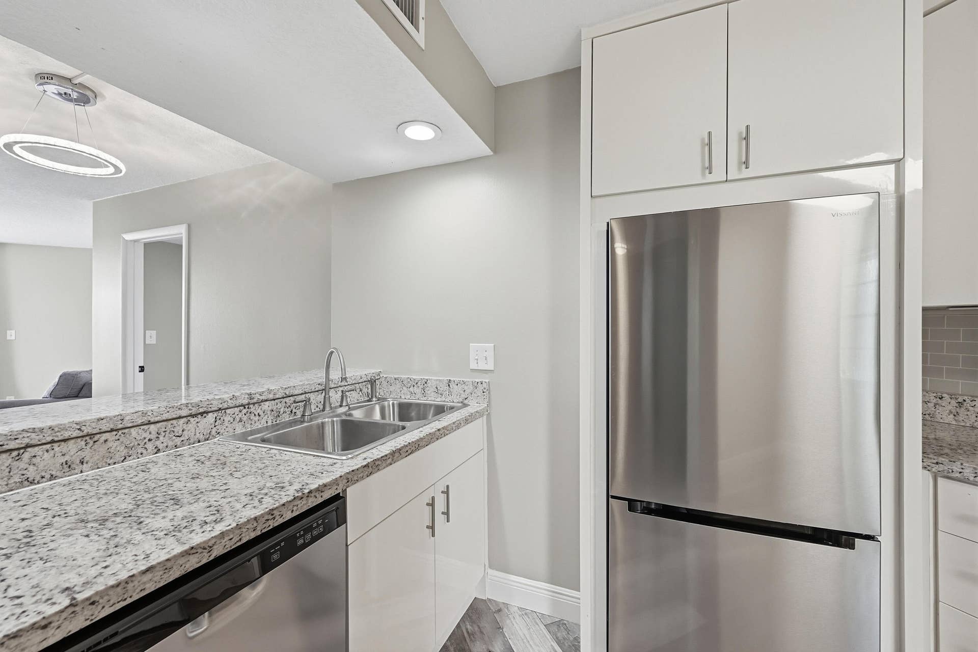 10401 W Broward Boulevard, #401, Plantation, Plantation, FL 33324 13_kitchen
