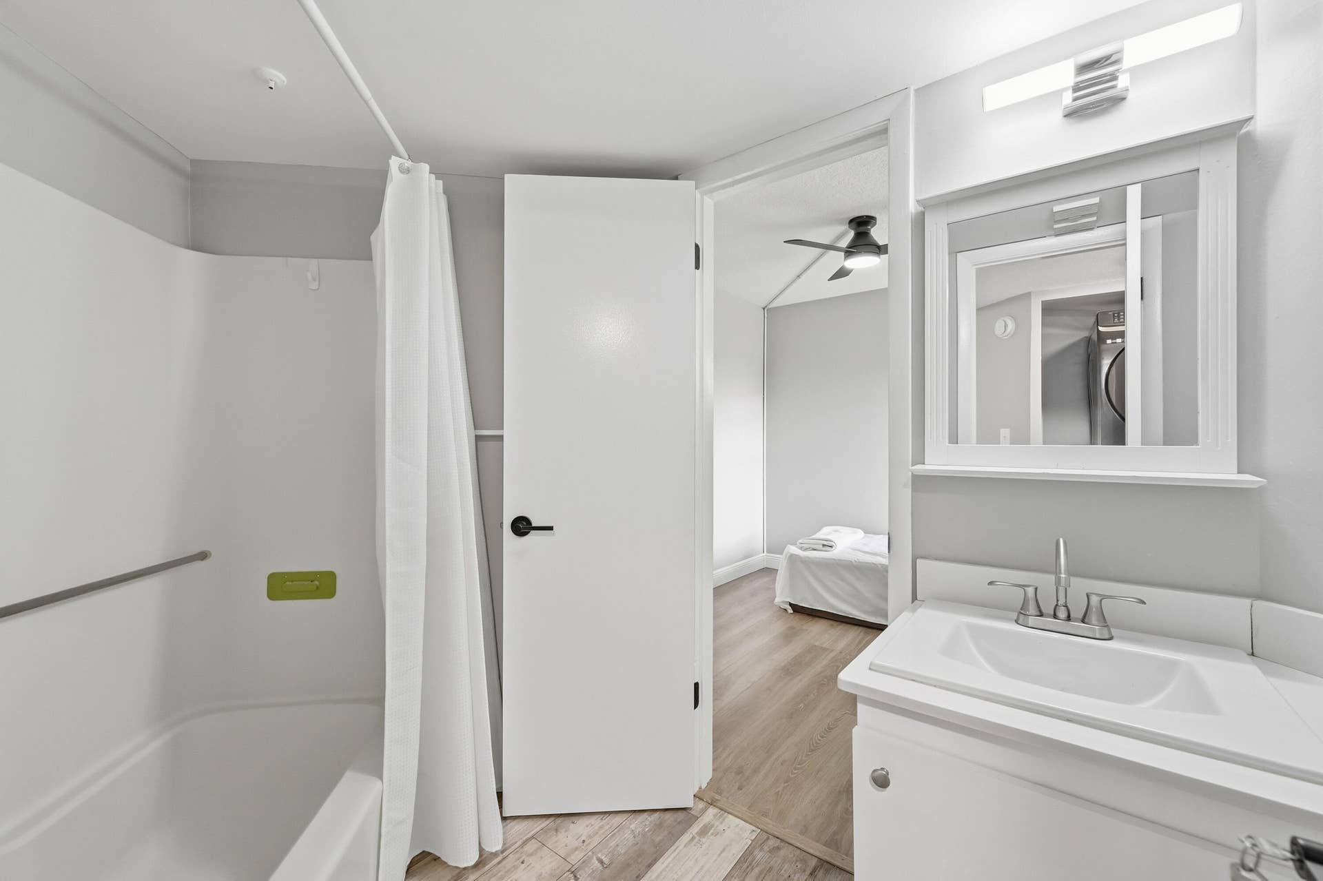 10401 W Broward Boulevard, #401, Plantation, Plantation, FL 33324 27_bathroom