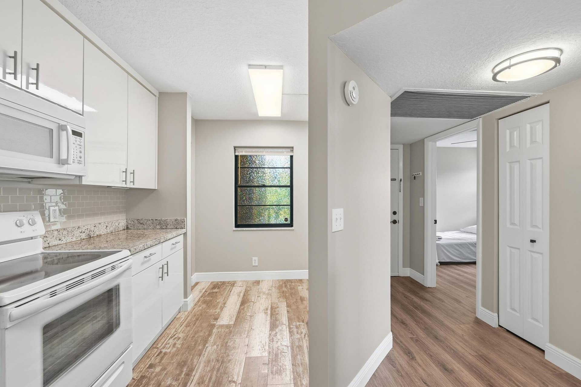 10401 W Broward Boulevard, #401, Plantation, Plantation, FL 33324 14_kitchen