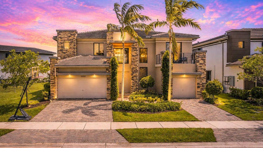 Property photo for 10432 N Lago Vista Circle, Parkland, FL