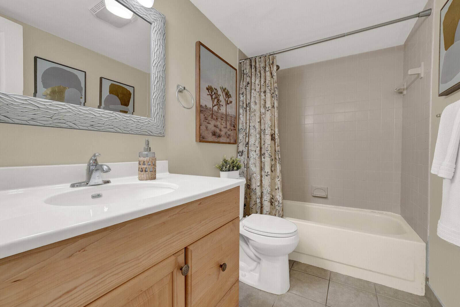 GUEST BATHROM