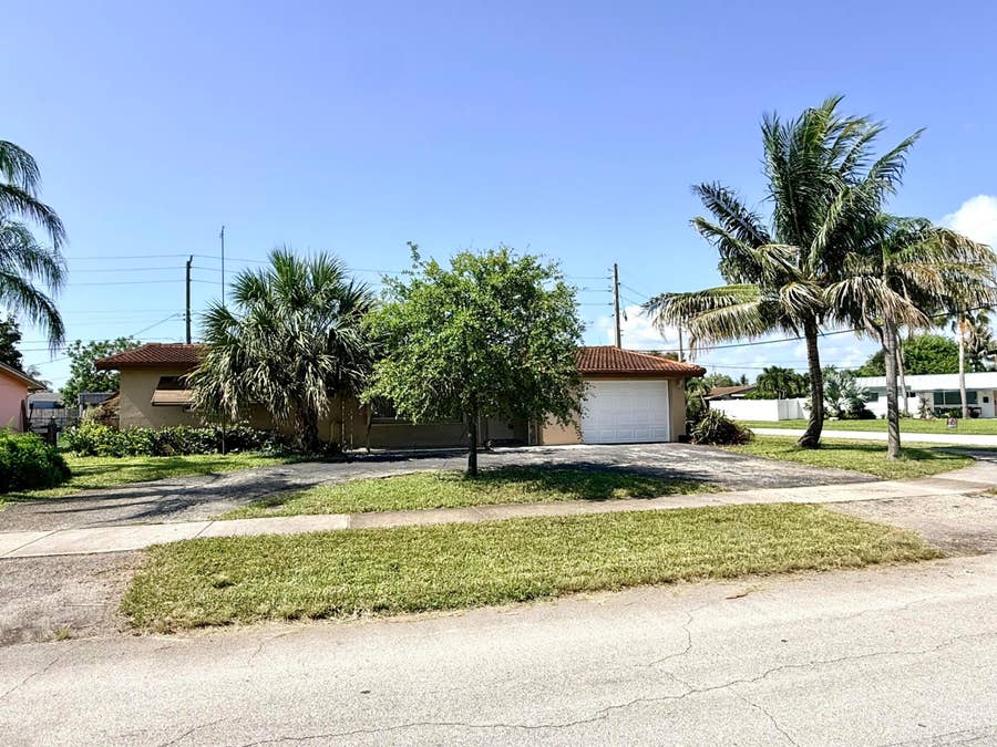 Property photo for 118 SE 10th Court, Deerfield Beach, FL