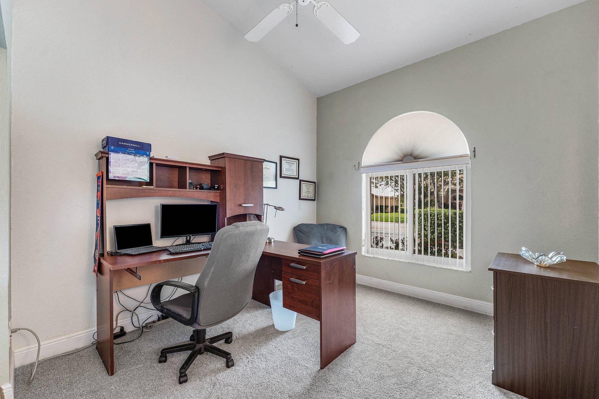 Home office OR bedroom, your choice!