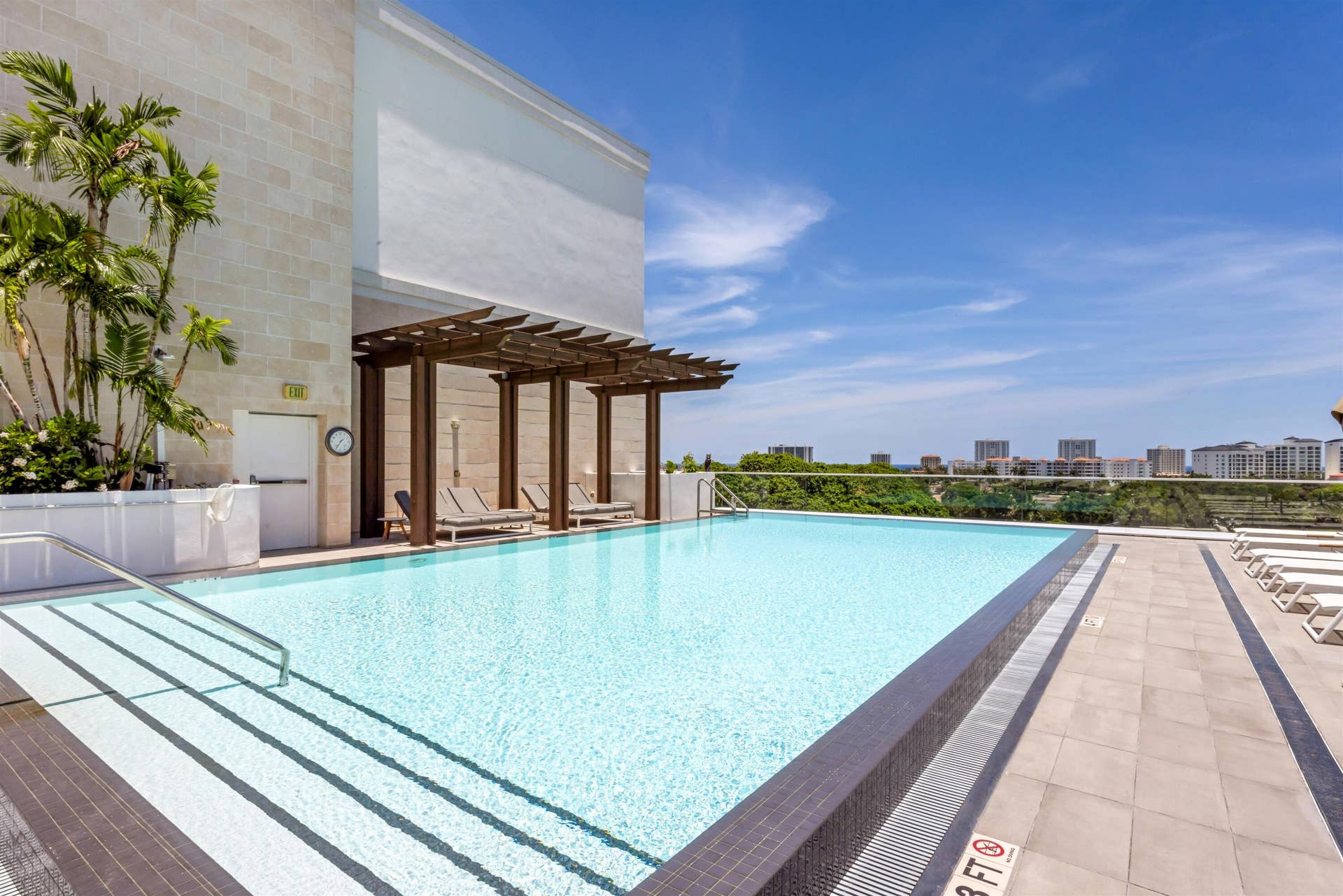 200 SE Mizner Boulevard, #410, Boca Raton, FL 33432 ROOFTOP_POOL