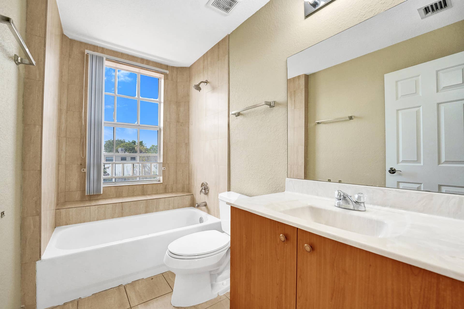 2725 NE 8th Avenue, #104, Wilton Manors, FL 33334 DSC01570