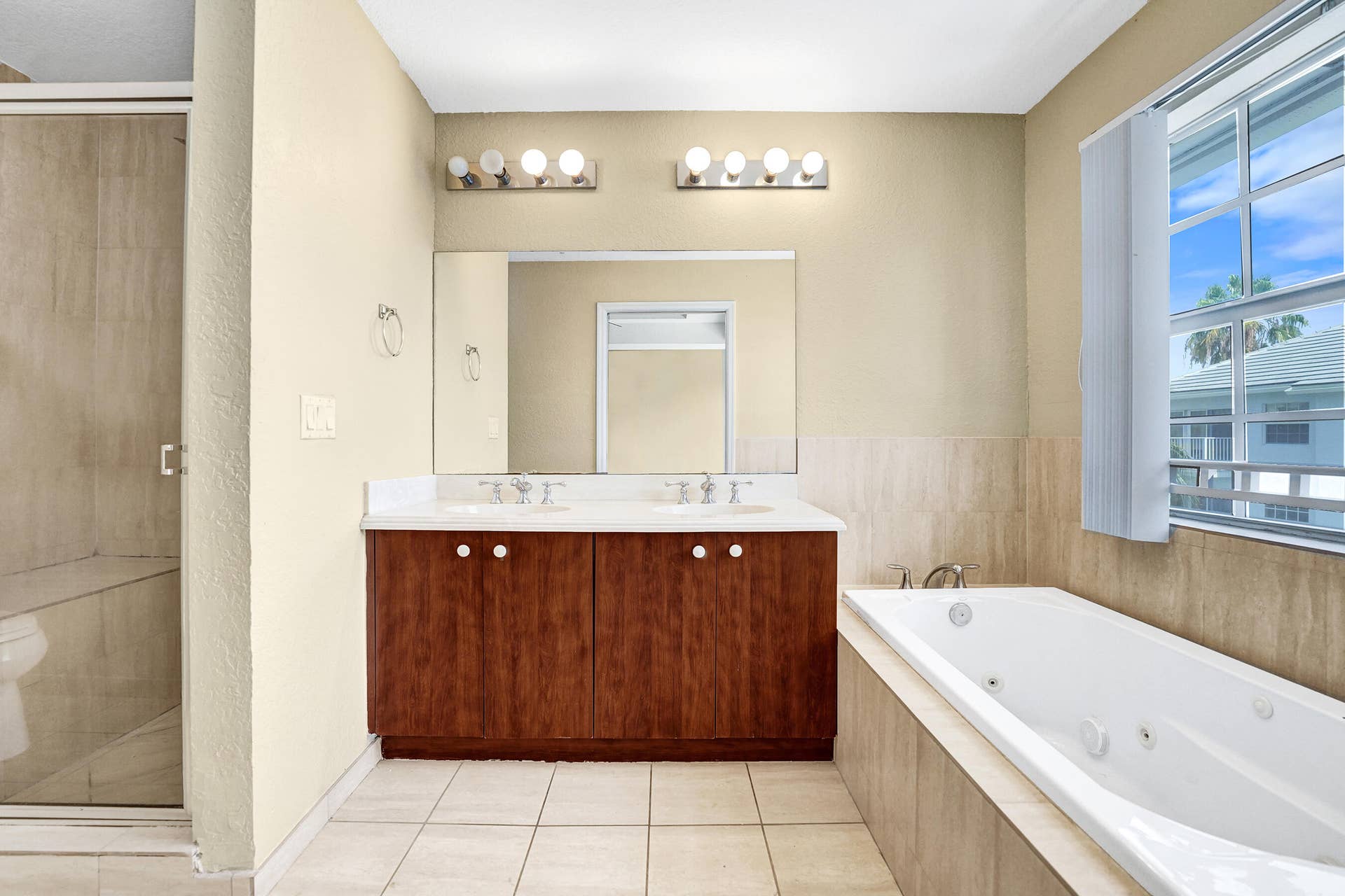 2725 NE 8th Avenue, #104, Wilton Manors, FL 33334 DSC01600