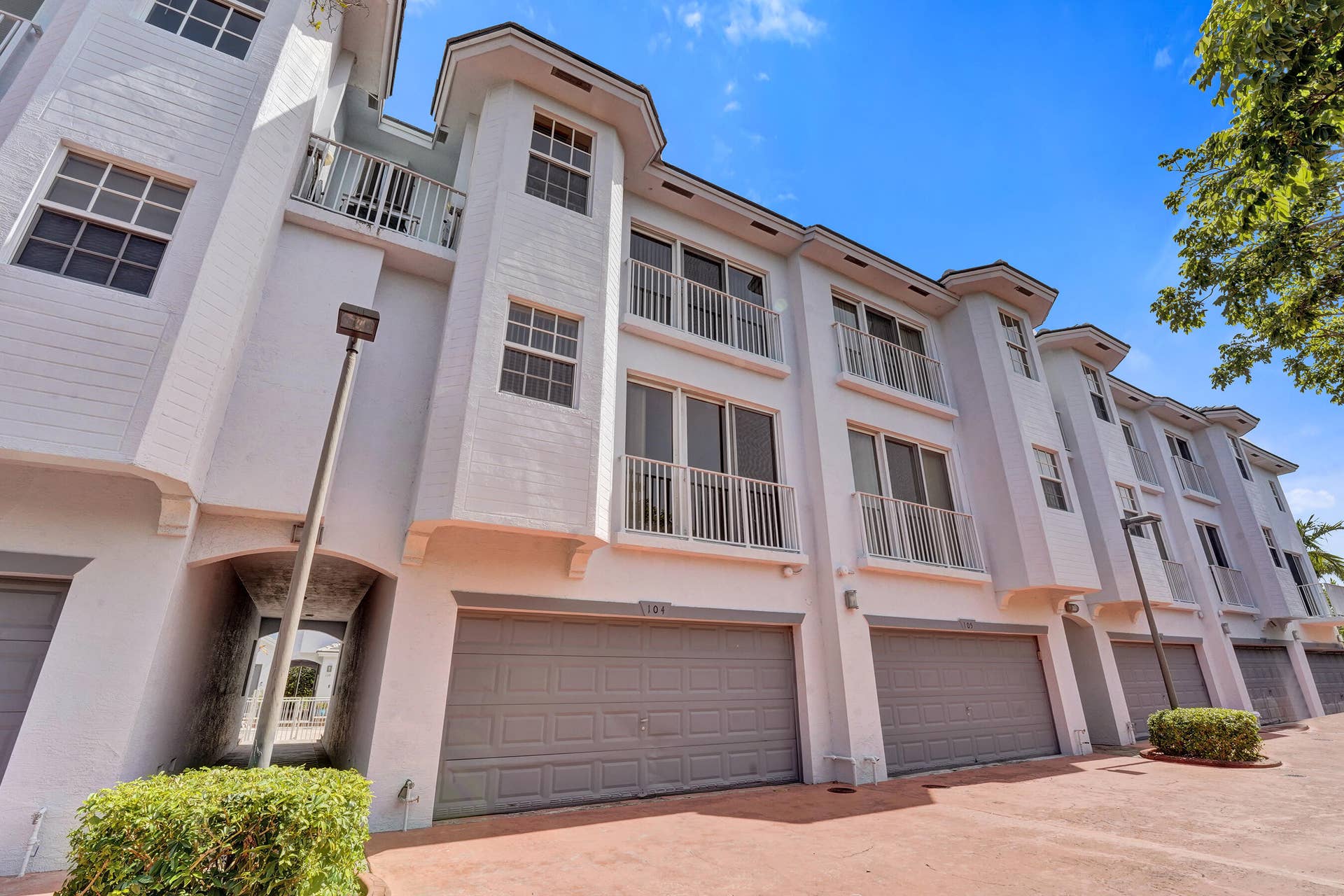 2725 NE 8th Avenue, #104, Wilton Manors, FL 33334 DSC01642