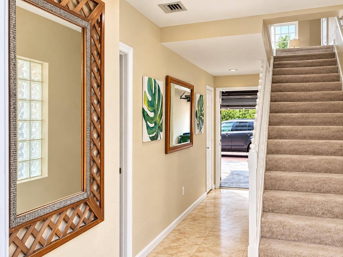 2725 NE 8th Avenue, #104, Wilton Manors, FL 33334 104 Entrance Hall