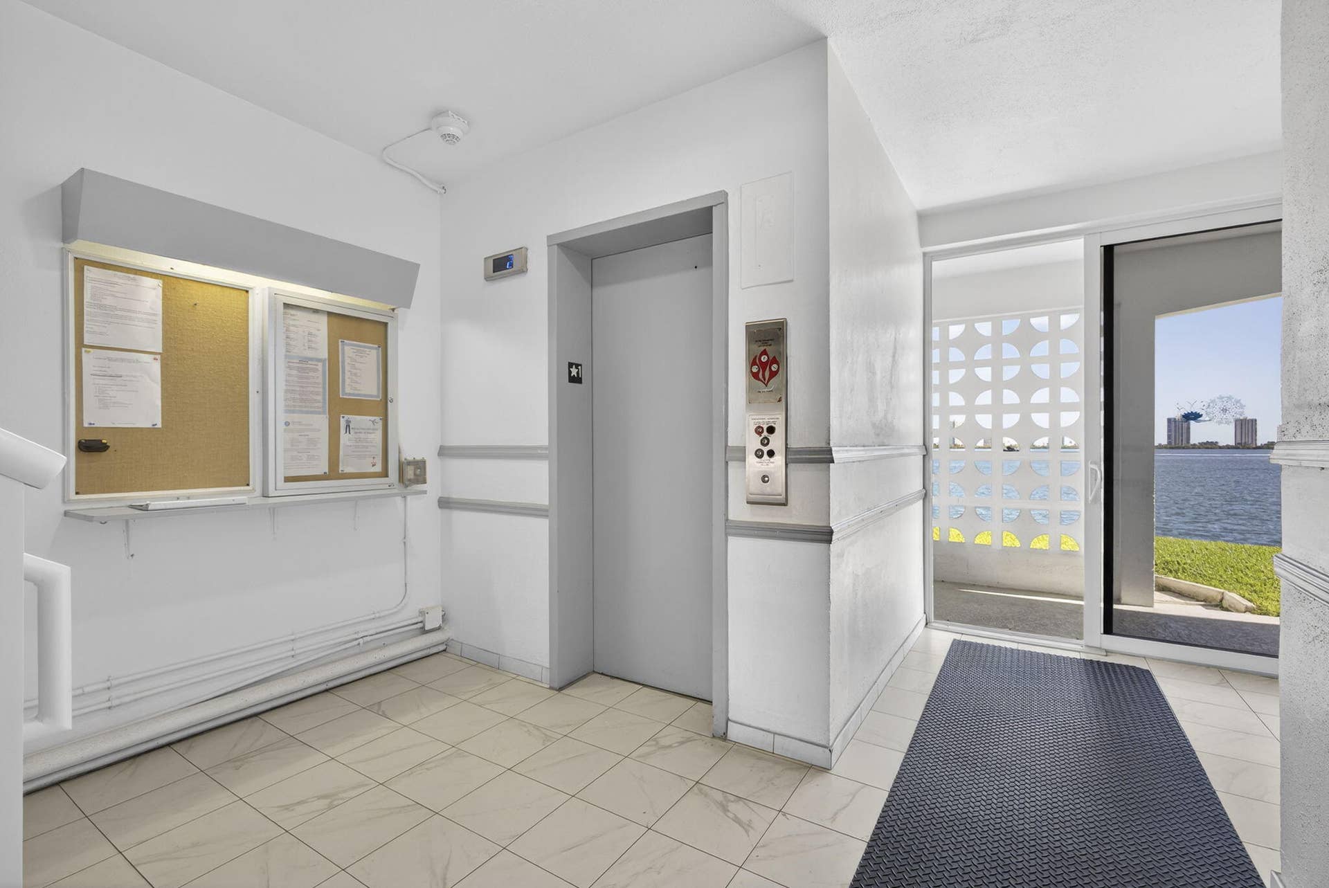 100 Shore Court, #307, North Palm Beach, FL 33408 1st floor