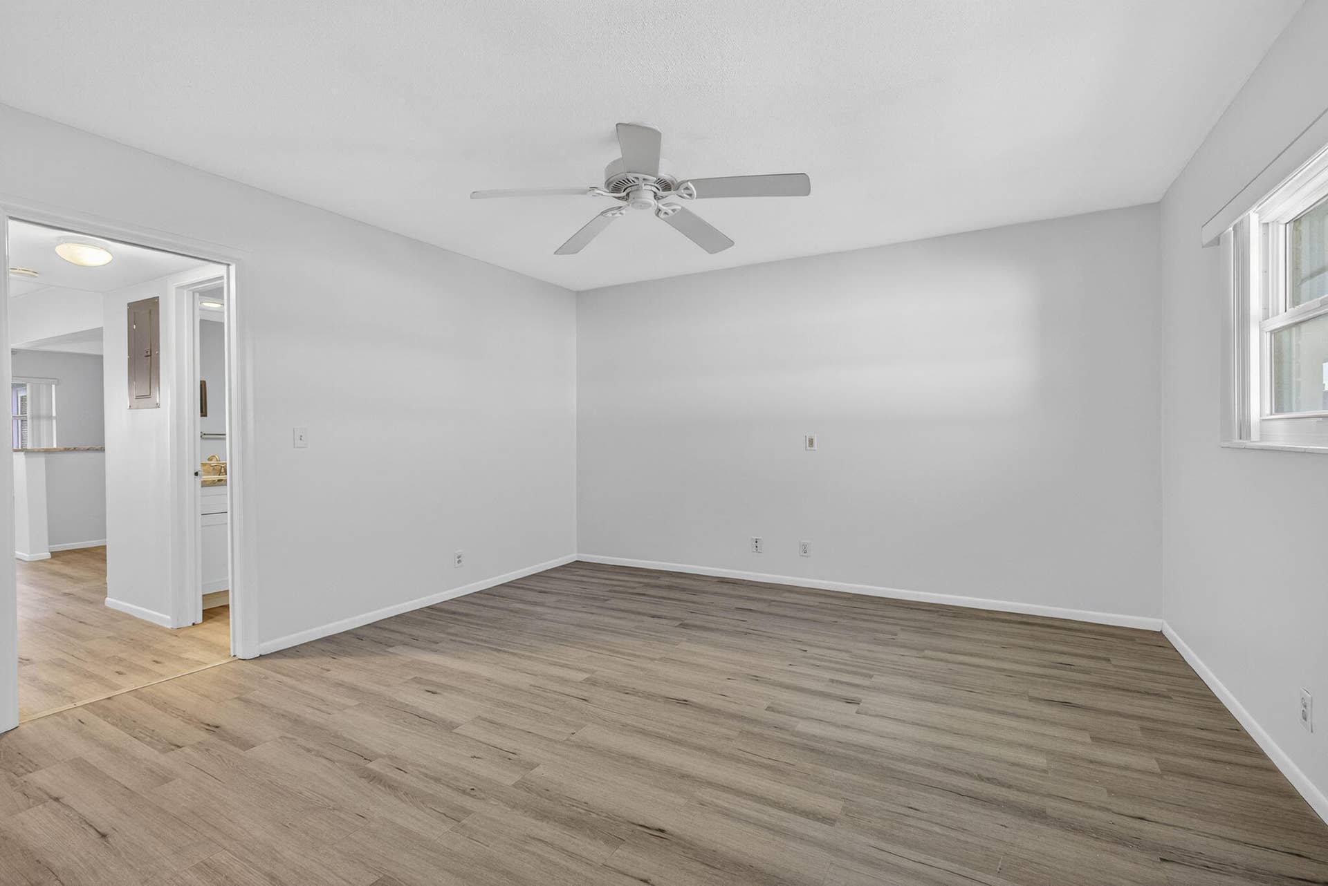 100 Shore Court, #307, North Palm Beach, FL 33408 bedroom