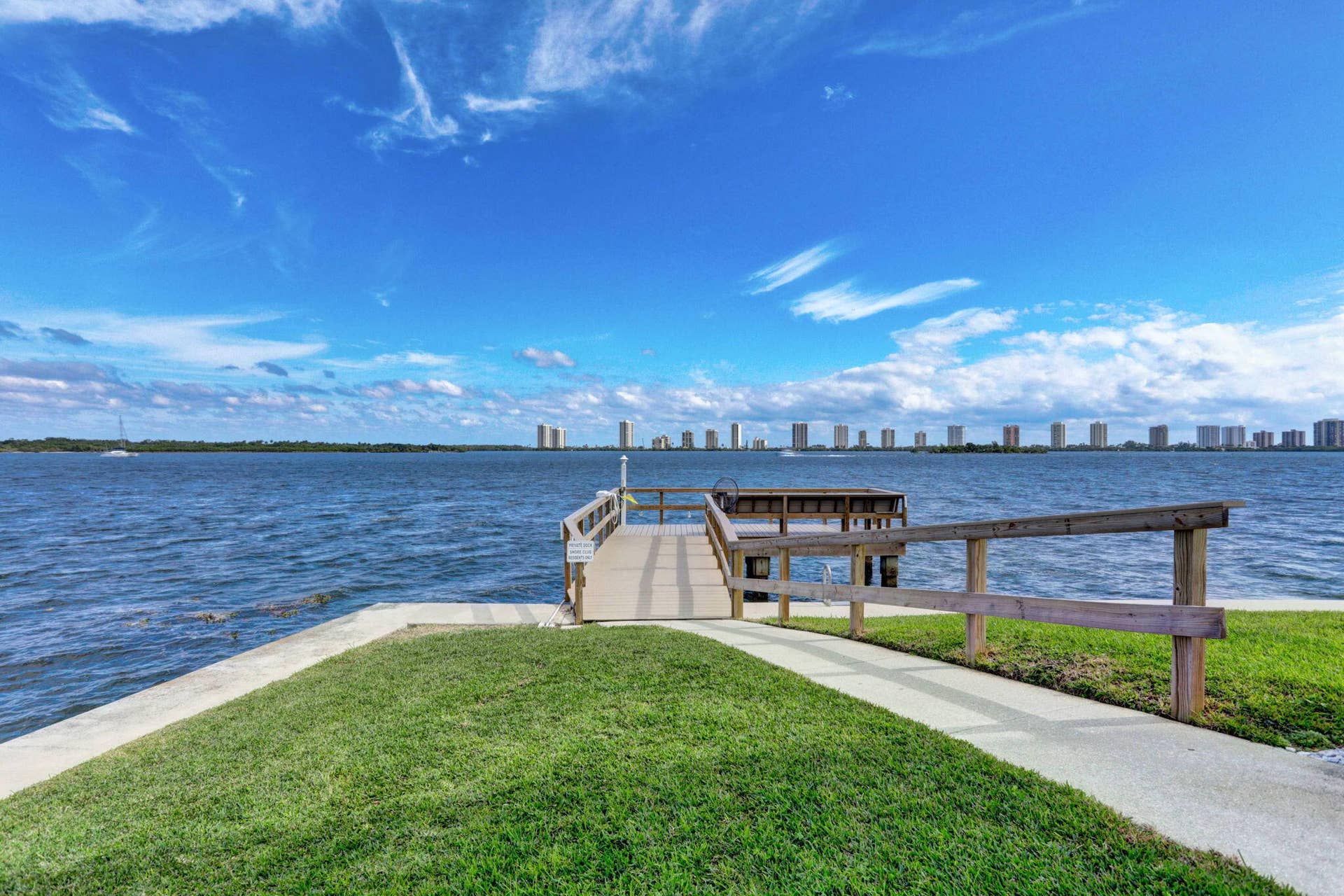 100 Shore Court, #307, North Palm Beach, FL 33408 fishing dock