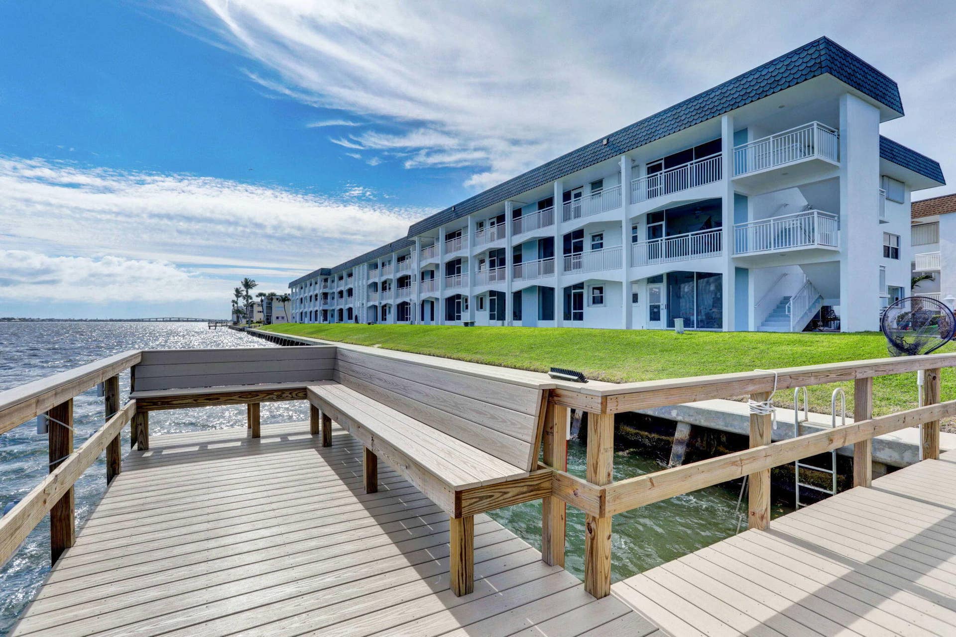 100 Shore Court, #307, North Palm Beach, FL 33408 fishing dock