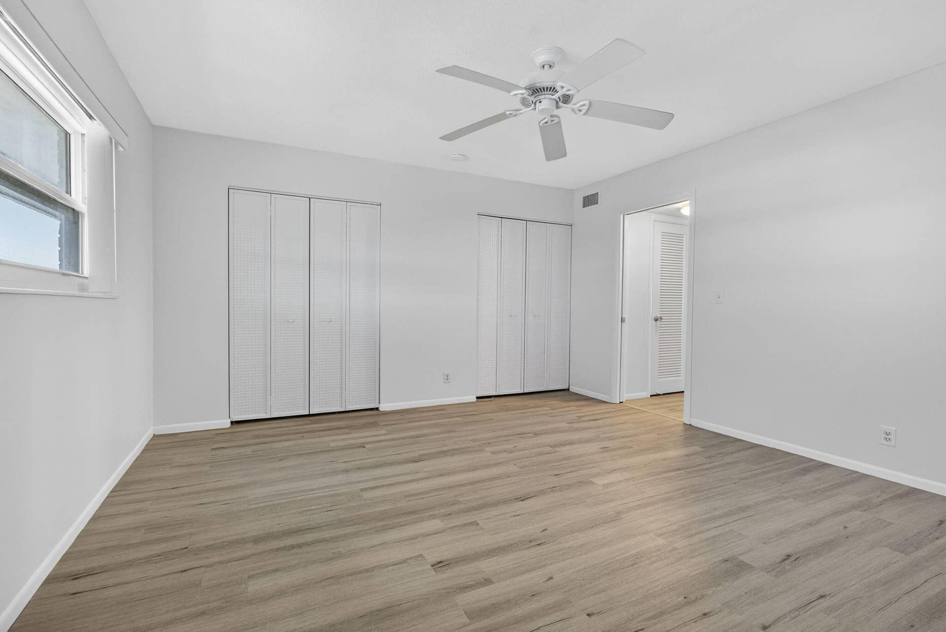 100 Shore Court, #307, North Palm Beach, FL 33408 bedroom