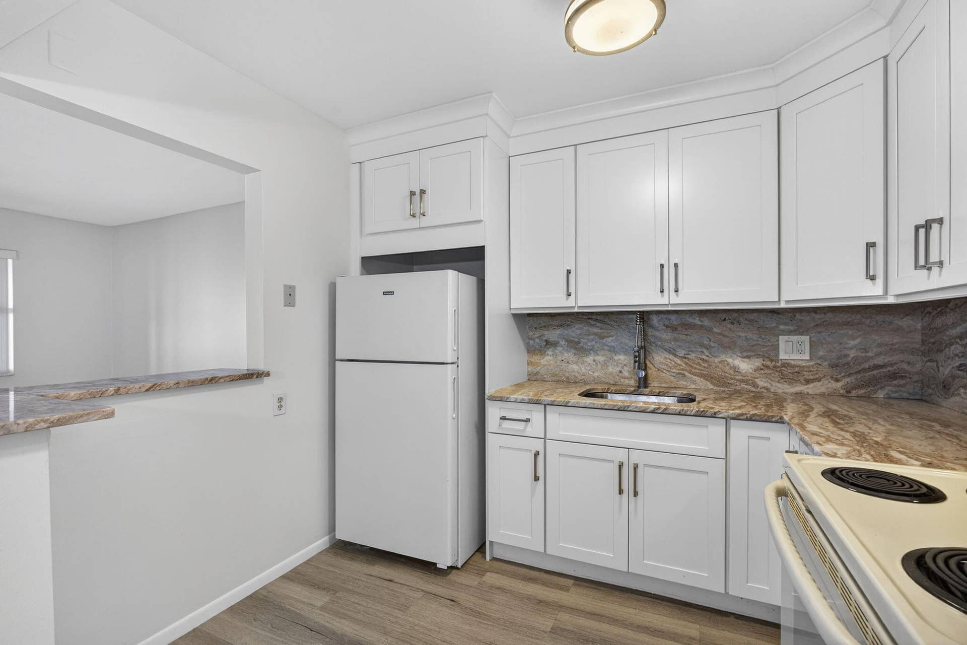 100 Shore Court, #307, North Palm Beach, FL 33408 kitchen