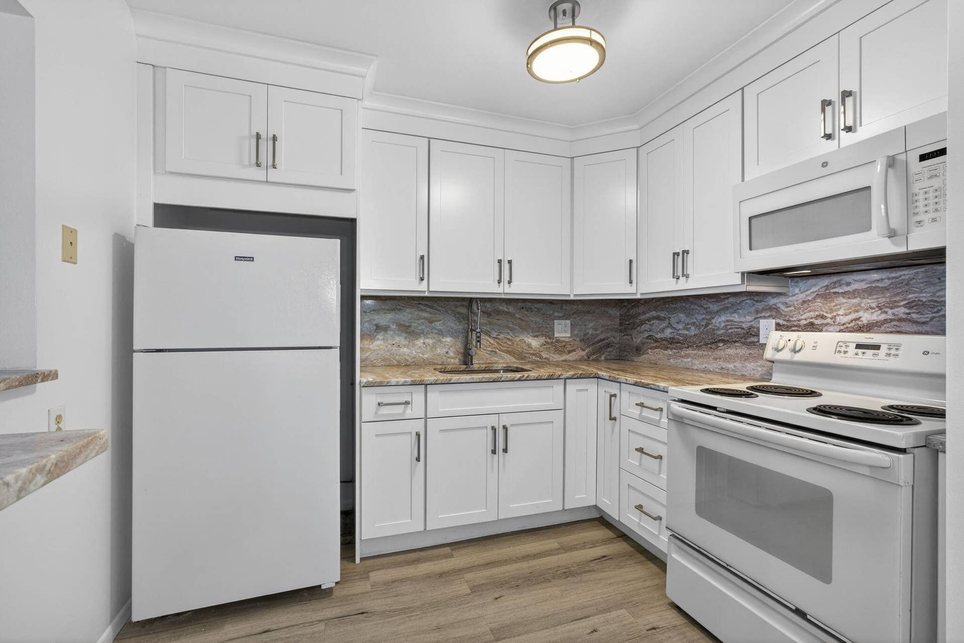 100 Shore Court, #307, North Palm Beach, FL 33408 kitchen