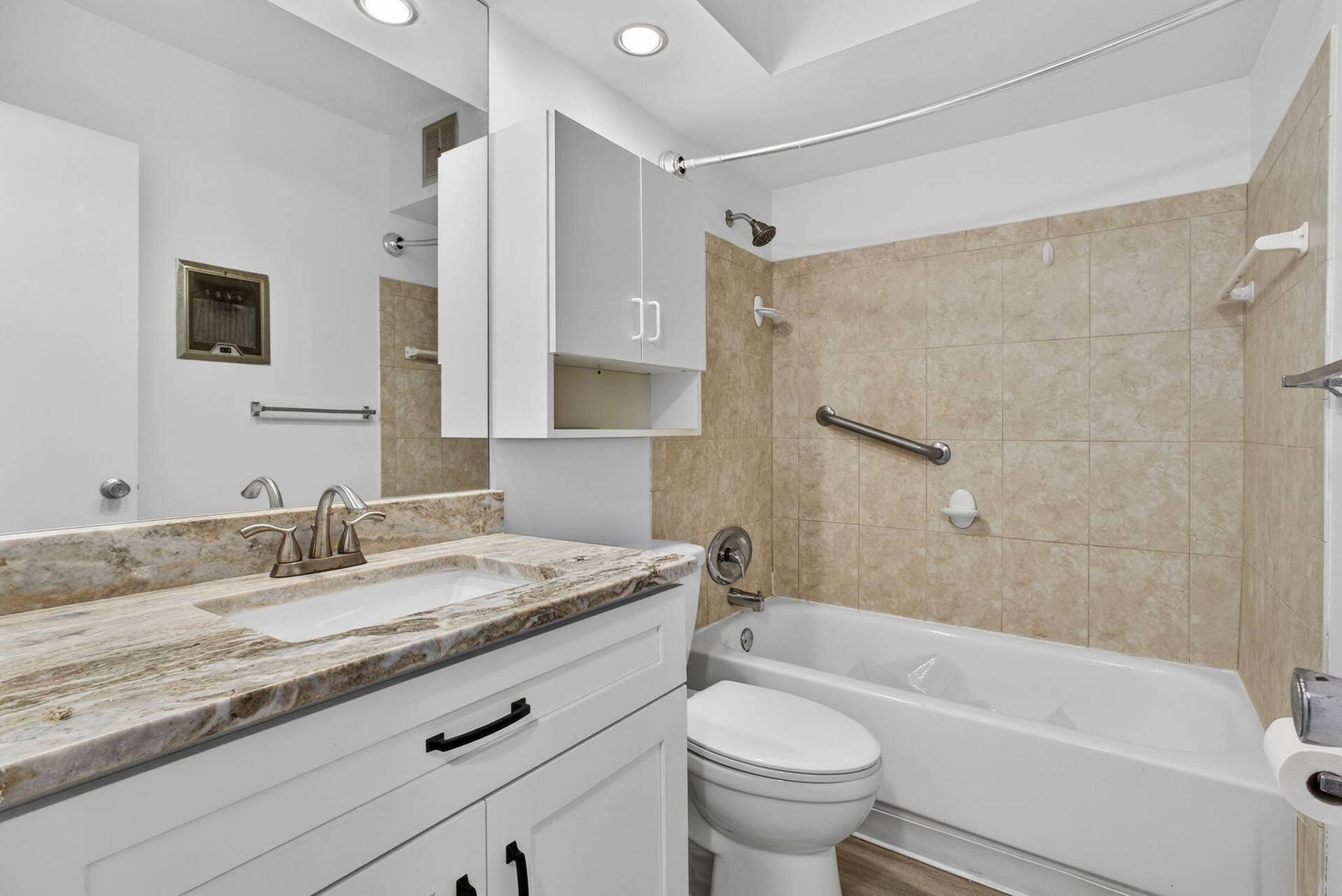 100 Shore Court, #307, North Palm Beach, FL 33408 bathroom