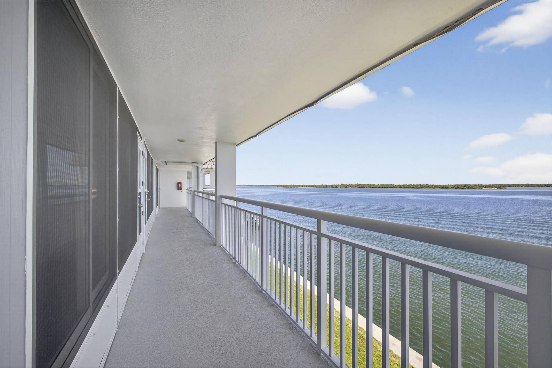 100 Shore Court, #307, North Palm Beach, FL 33408 catwalk