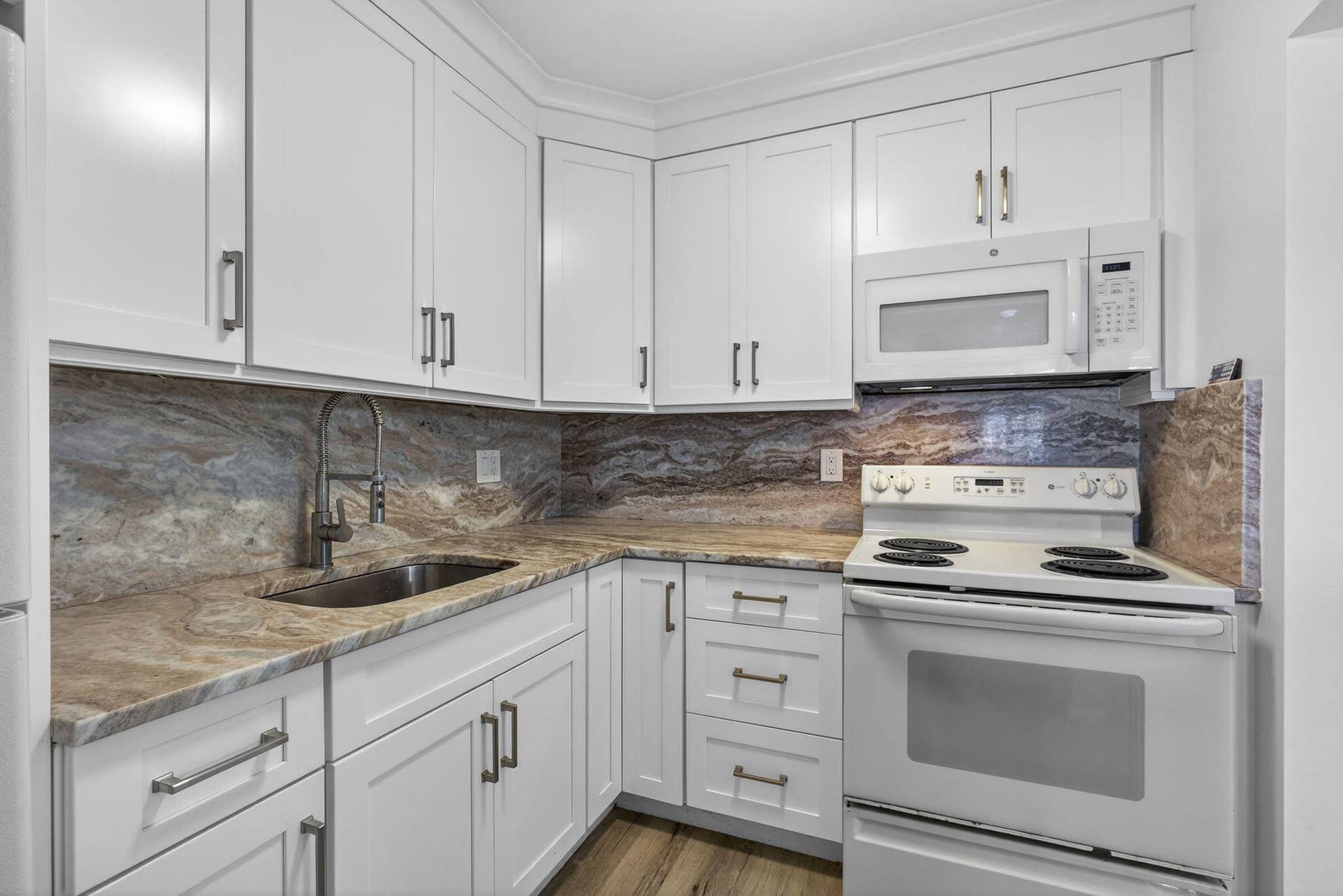 100 Shore Court, #307, North Palm Beach, FL 33408 newr cabinets and countertops
