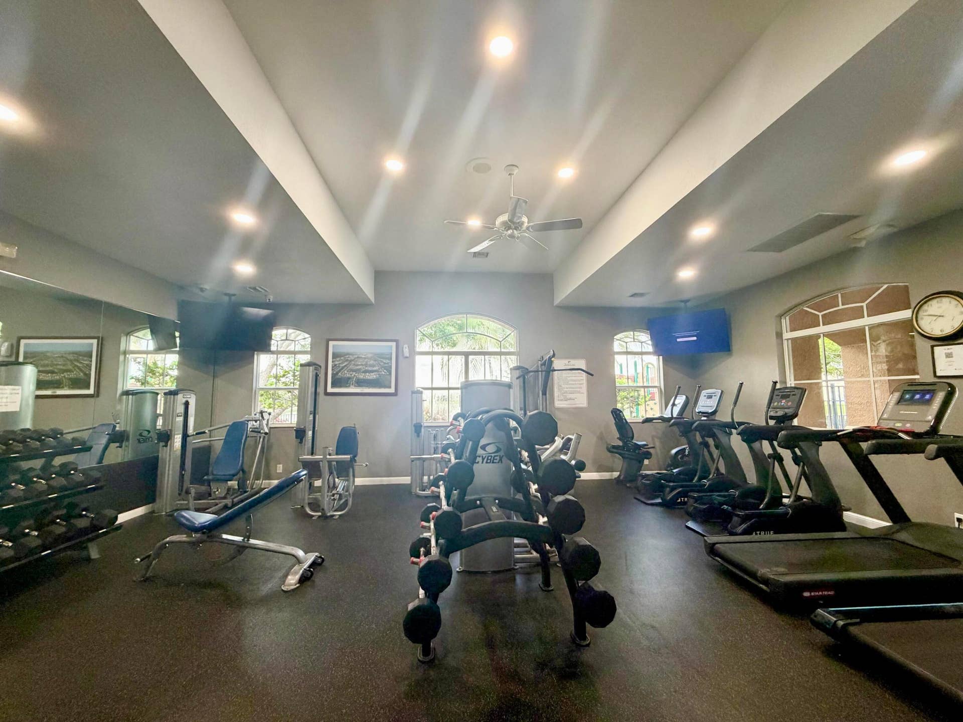 700 Cresta Circle, West Palm Beach, FL 33413 IMG_1285