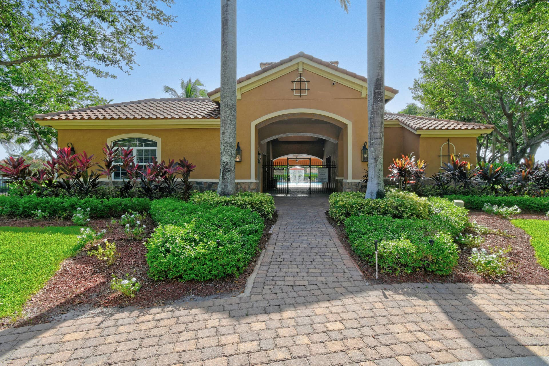 700 Cresta Circle, West Palm Beach, FL 33413 700CrestaCir(73)