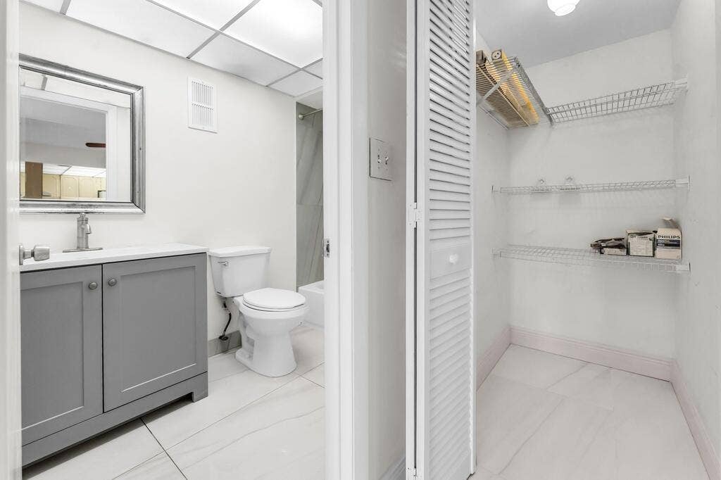 2nd Bathroom/Utility Closet