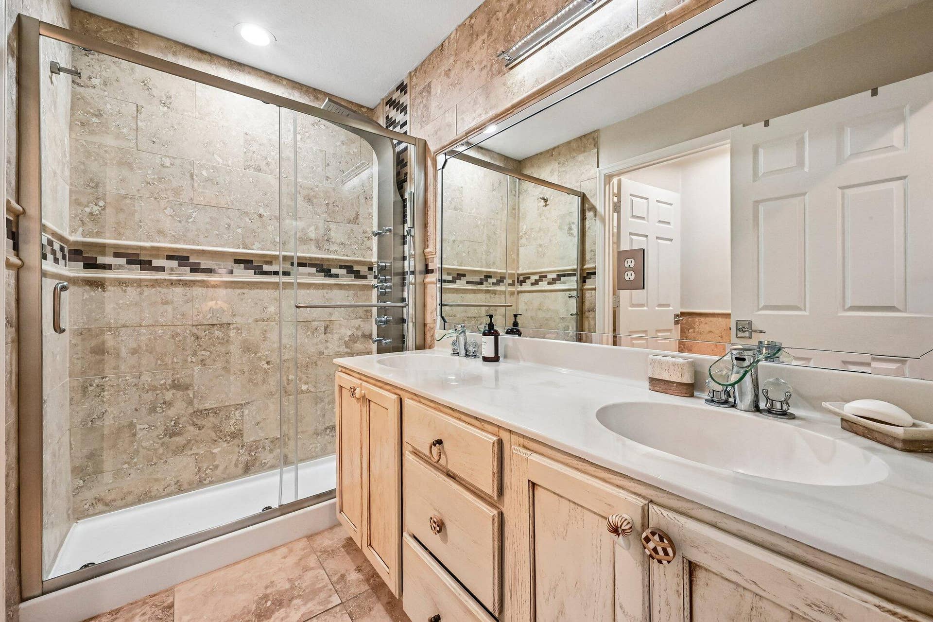 41-web-or-mls-Center Stone Ln-S1107-035