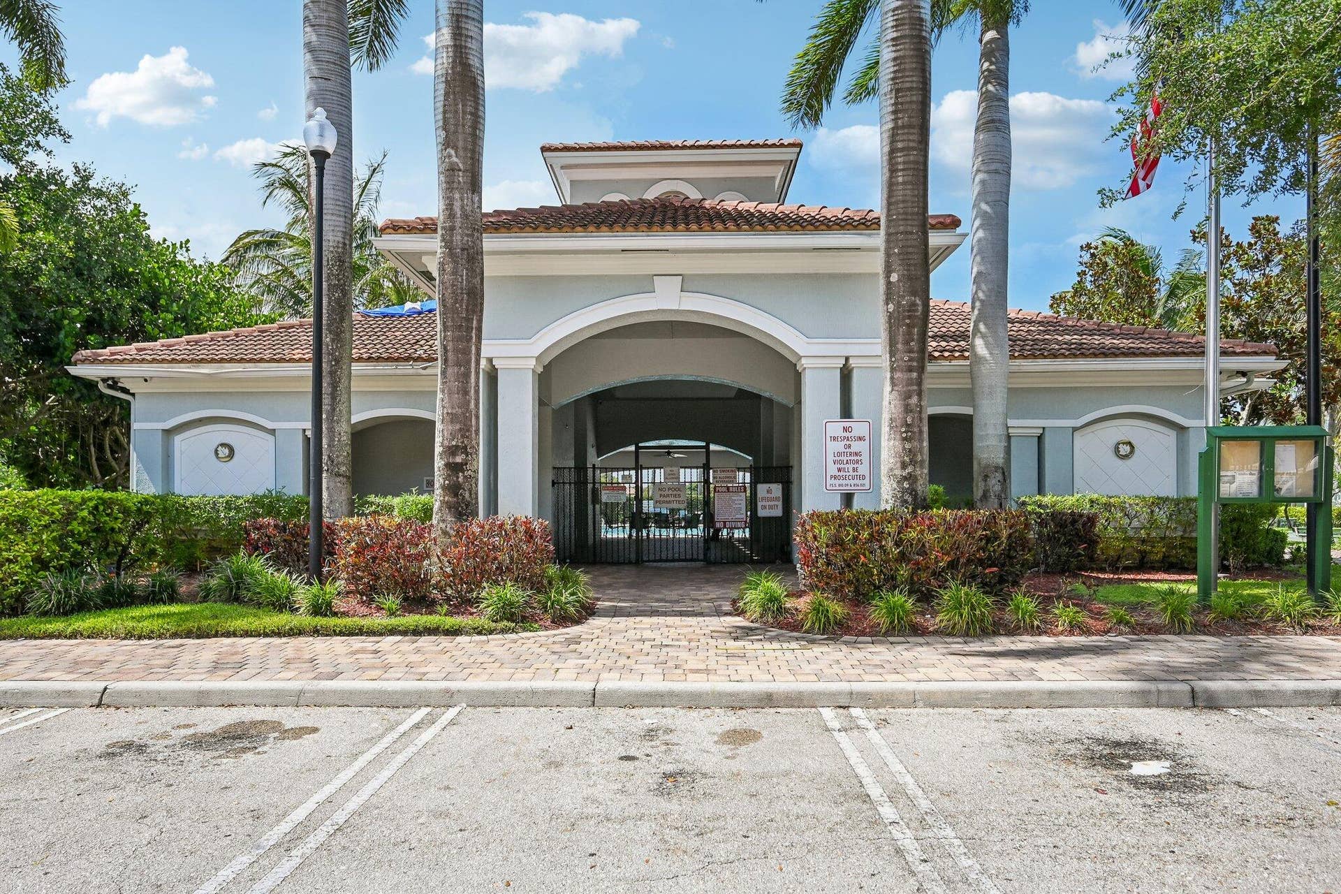 1-web-or-mls-Center Stone Ln-1107-901