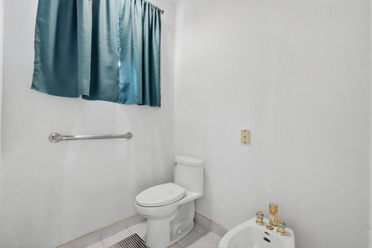 1716 NW 124th Way, Coral Springs, FL 33071 046_DSC04691_autoremove_45216829_MLS