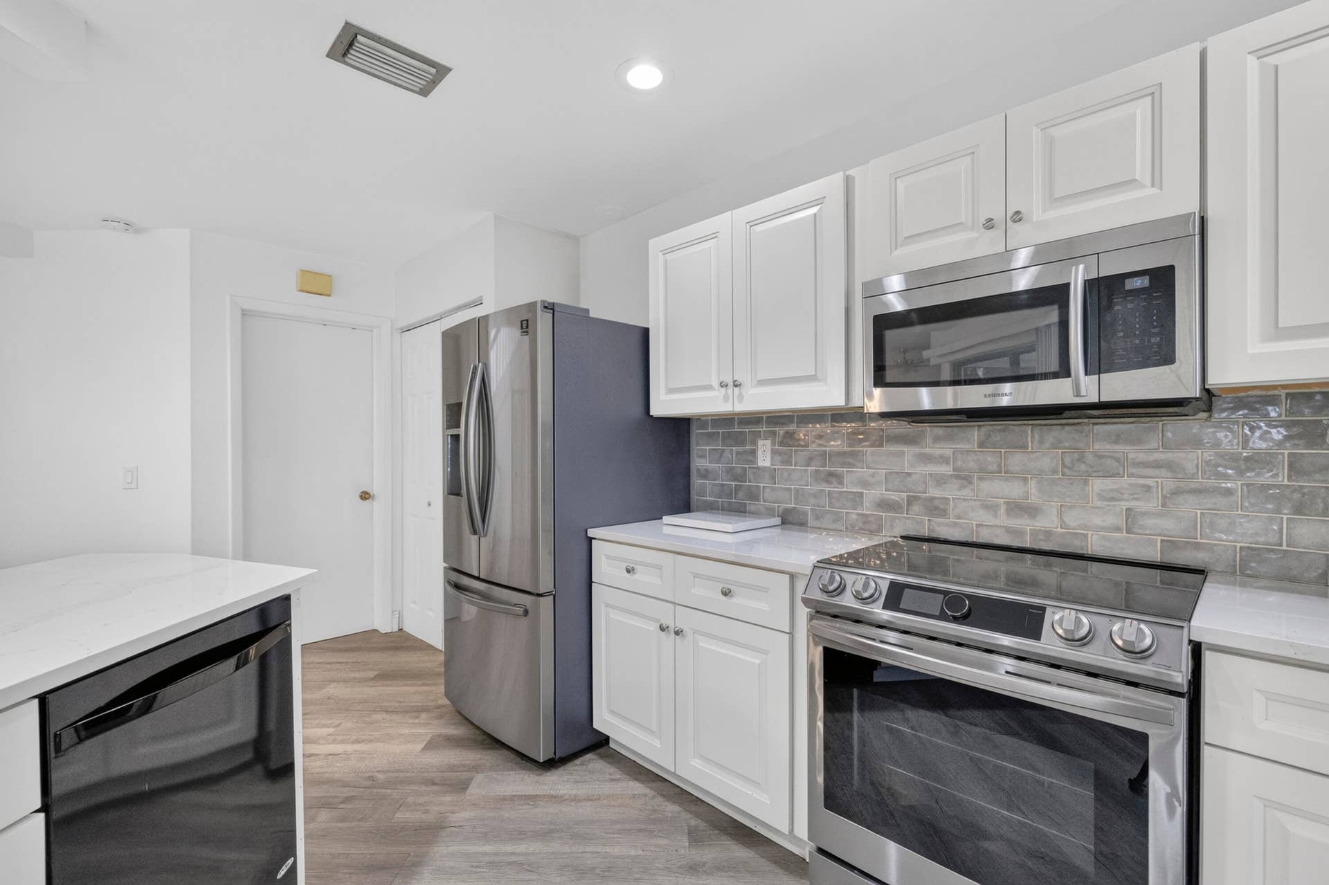 223 NW 36th Avenue, Deerfield Beach, FL 33442 09-8I8A0871