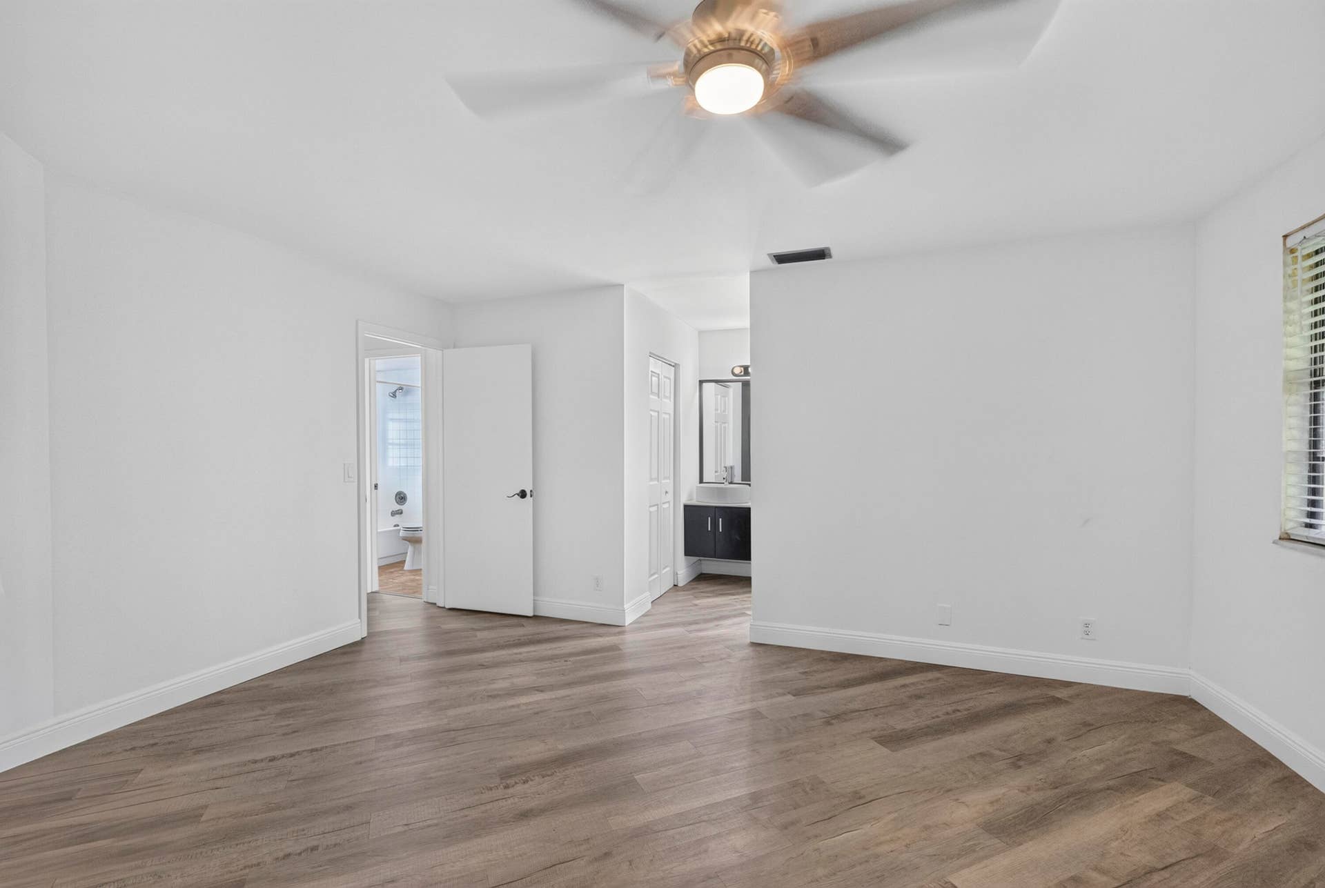 223 NW 36th Avenue, Deerfield Beach, FL 33442 22-8I8A0946