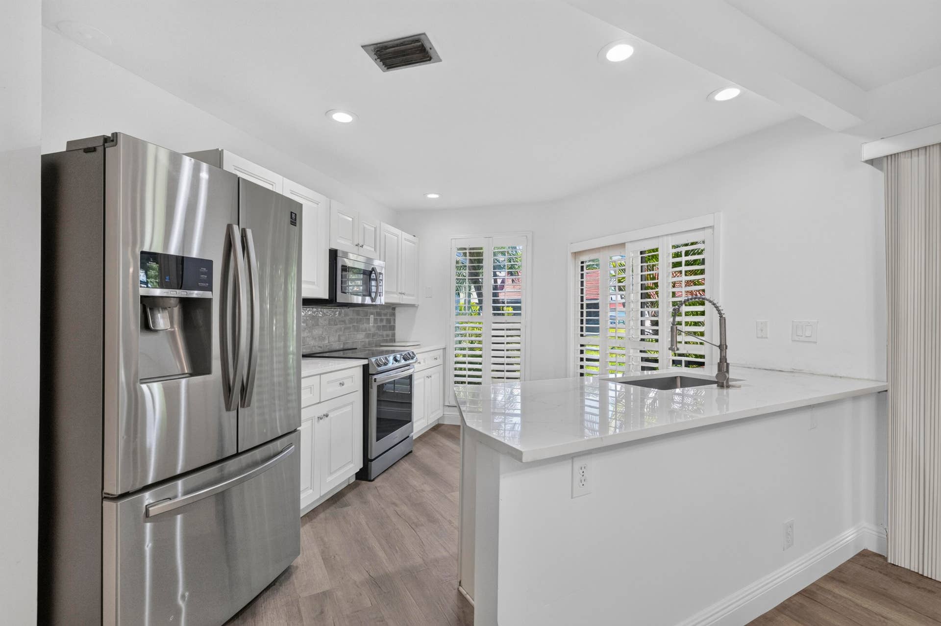 223 NW 36th Avenue, Deerfield Beach, FL 33442 07-8I8A0856