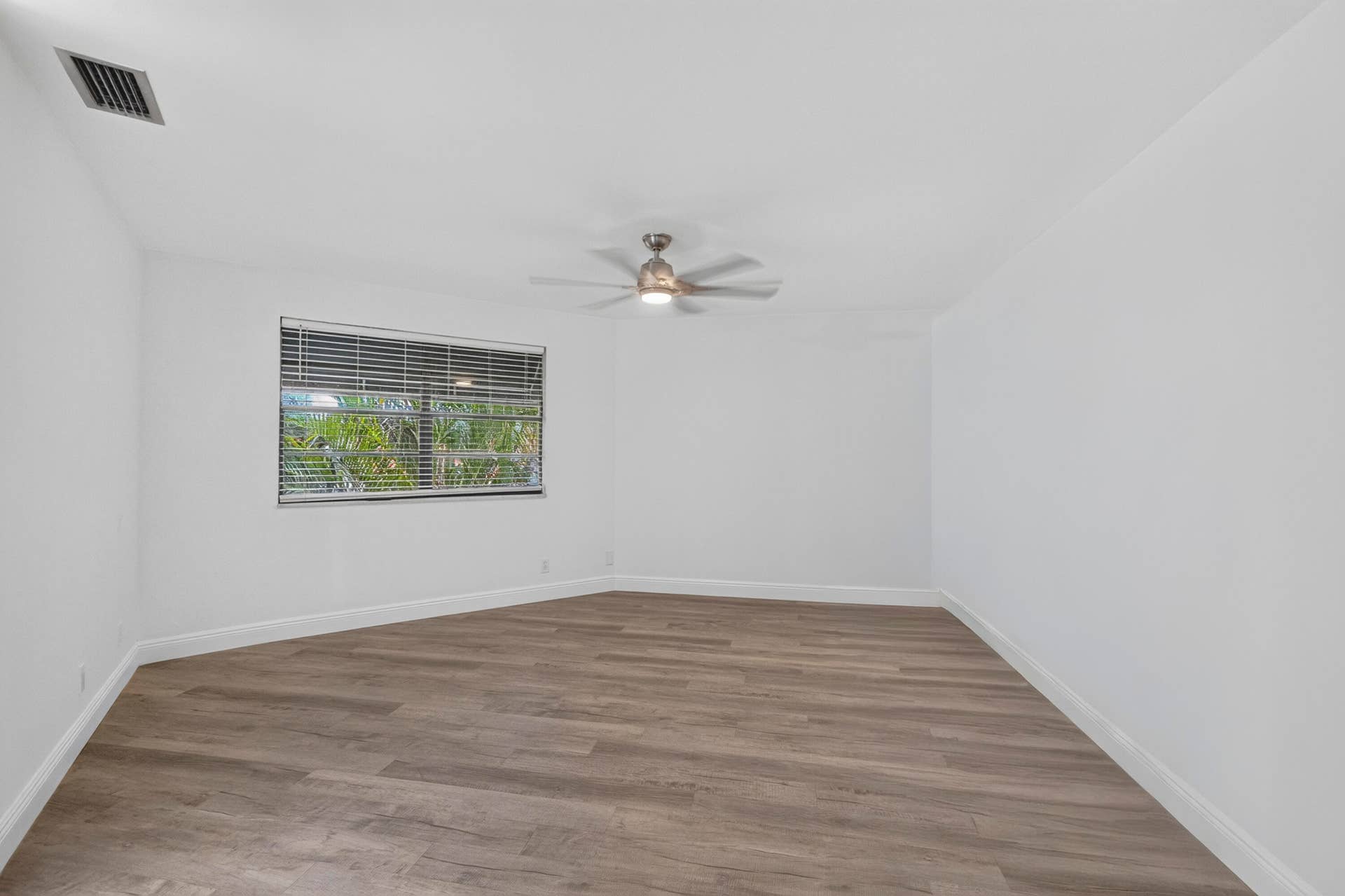 223 NW 36th Avenue, Deerfield Beach, FL 33442 21-8I8A0941