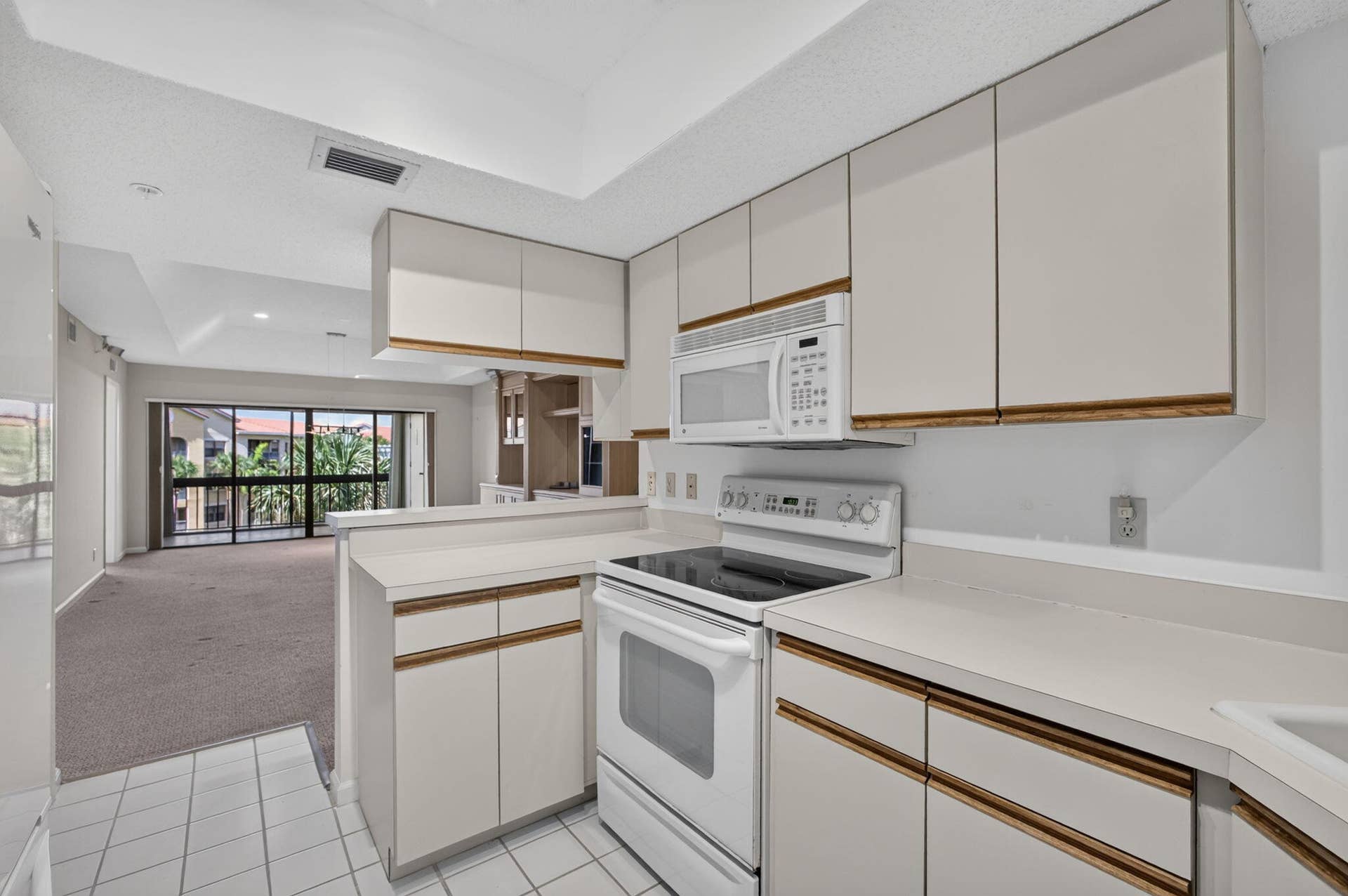 700 Uno Lago Drive, #403, Juno Beach, FL 33408 Kitchen