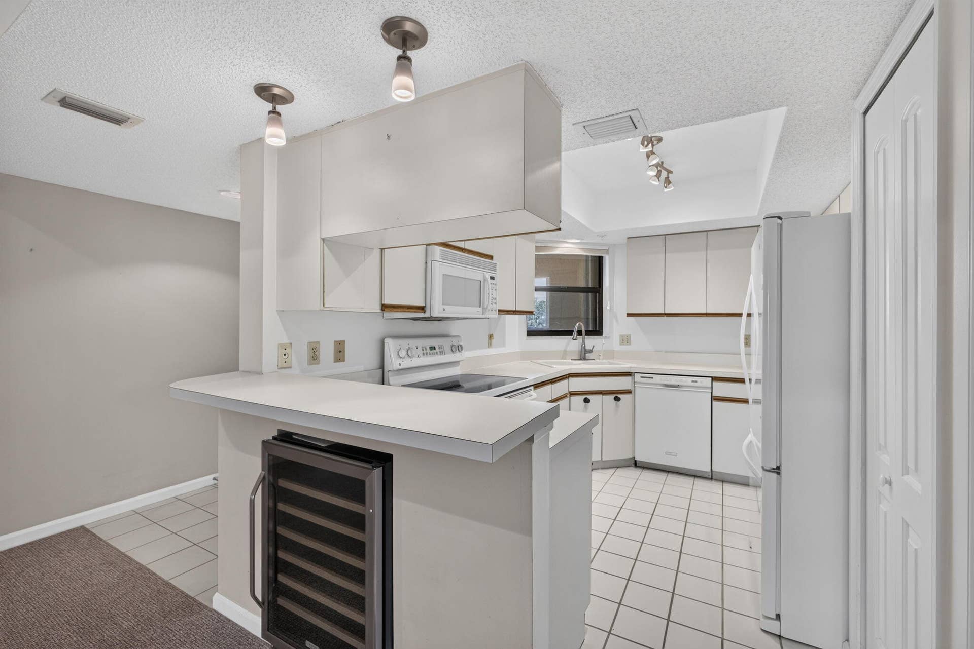 700 Uno Lago Drive, #403, Juno Beach, FL 33408 Kitchen