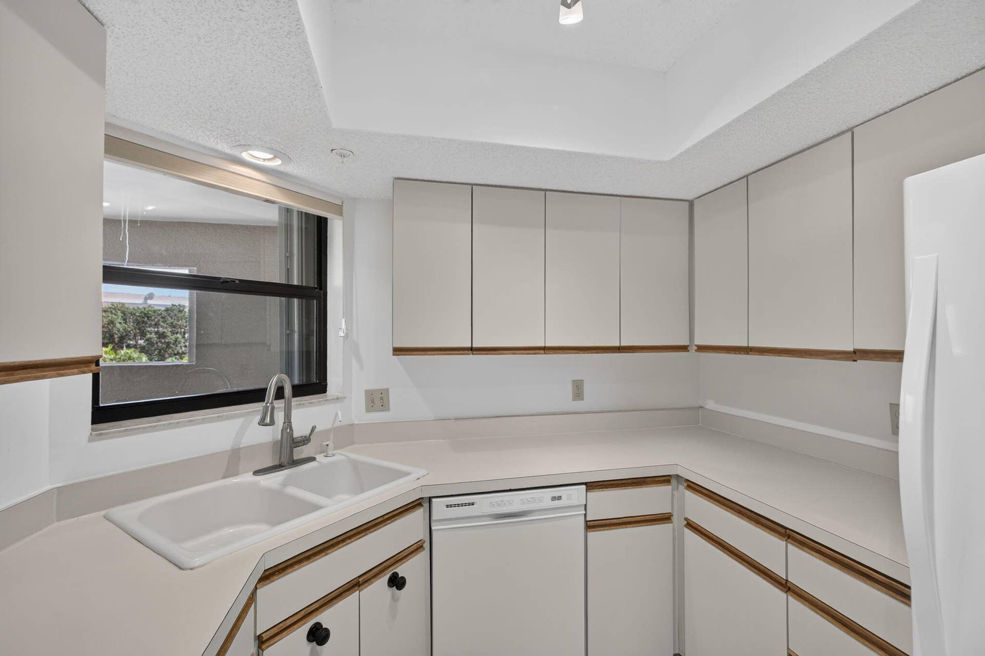 700 Uno Lago Drive, #403, Juno Beach, FL 33408 Kitchen
