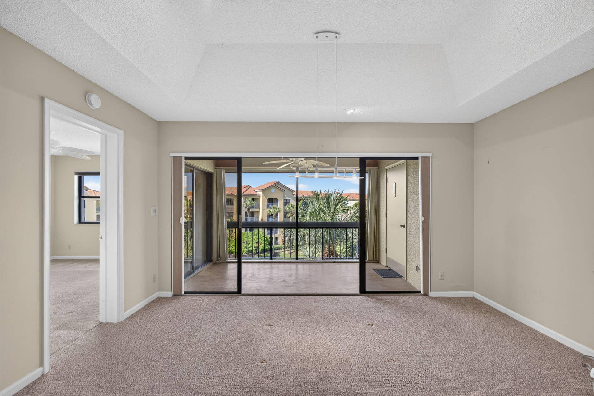 700 Uno Lago Drive, #403, Juno Beach, FL 33408 Living Space