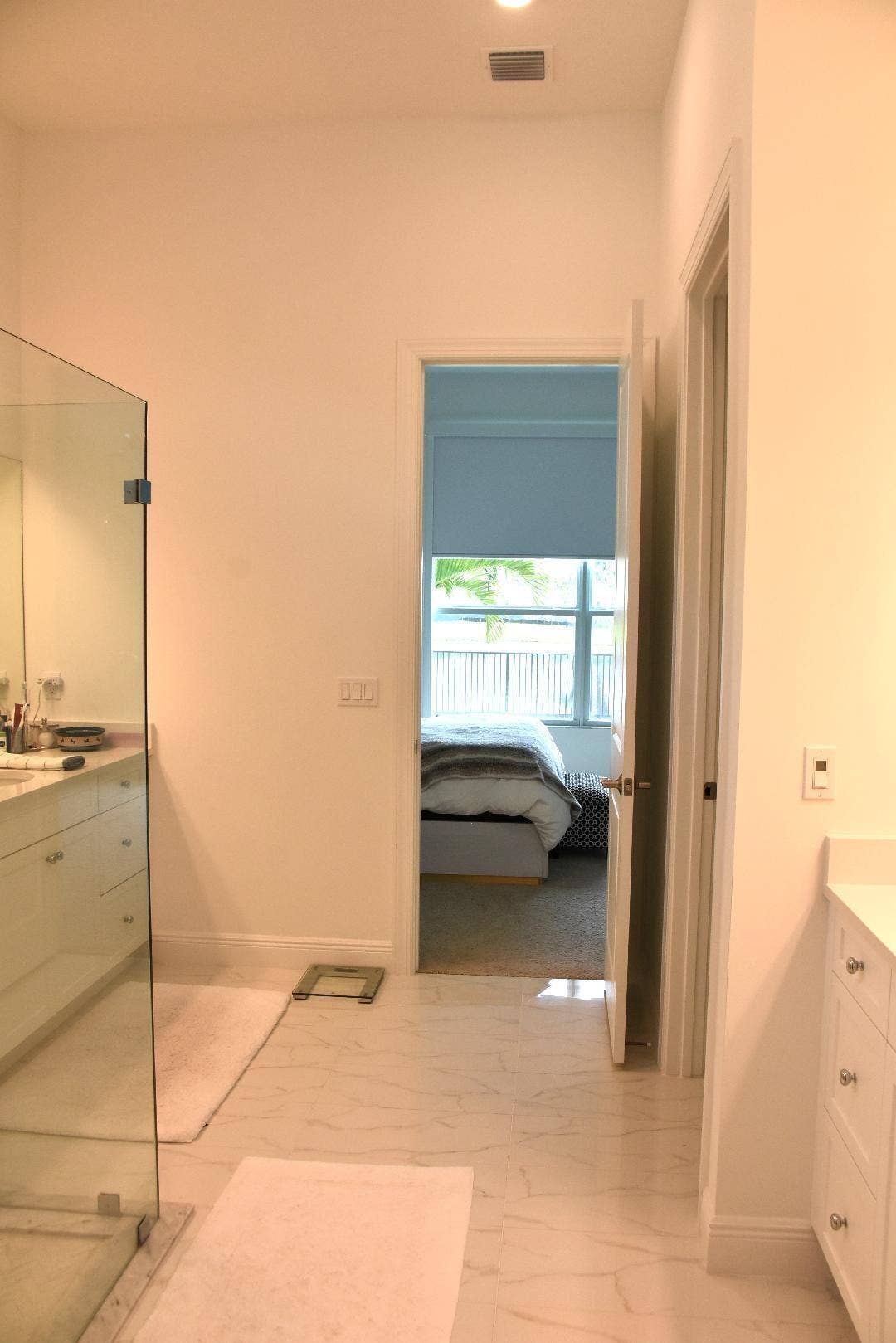 2 double sinks in bathroom